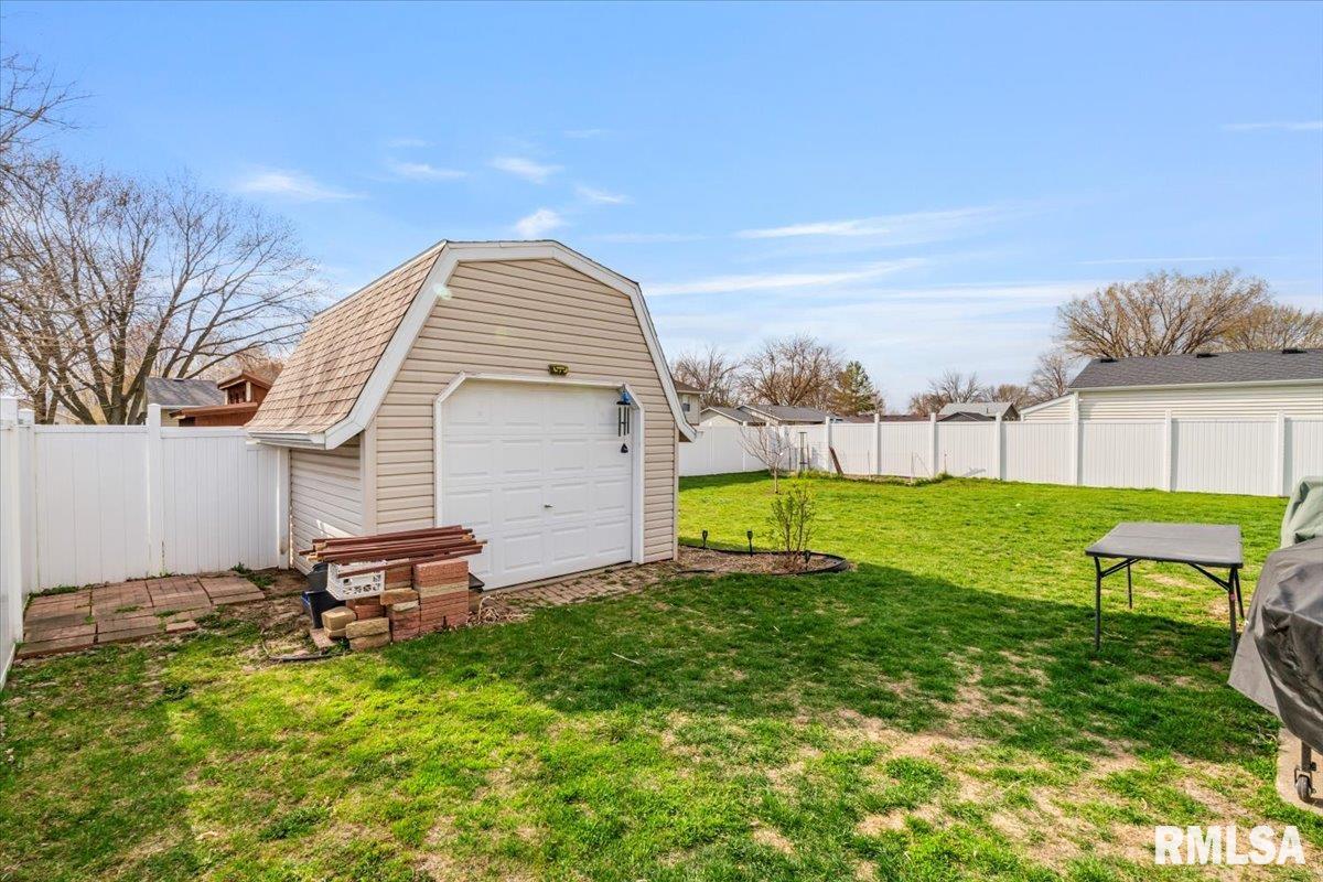 204 N 8th Street, Eldridge, Iowa image 38