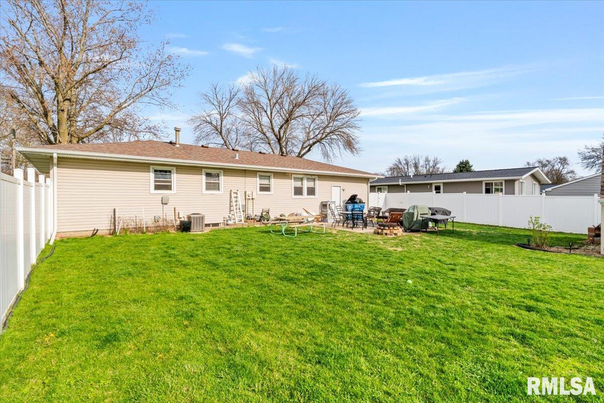 204 N 8th Street, Eldridge, Iowa image 3