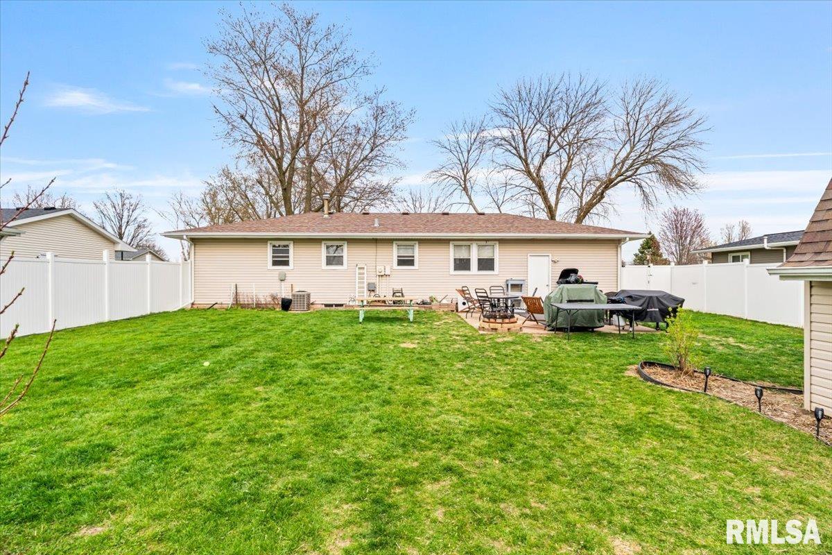 204 N 8th Street, Eldridge, Iowa image 4