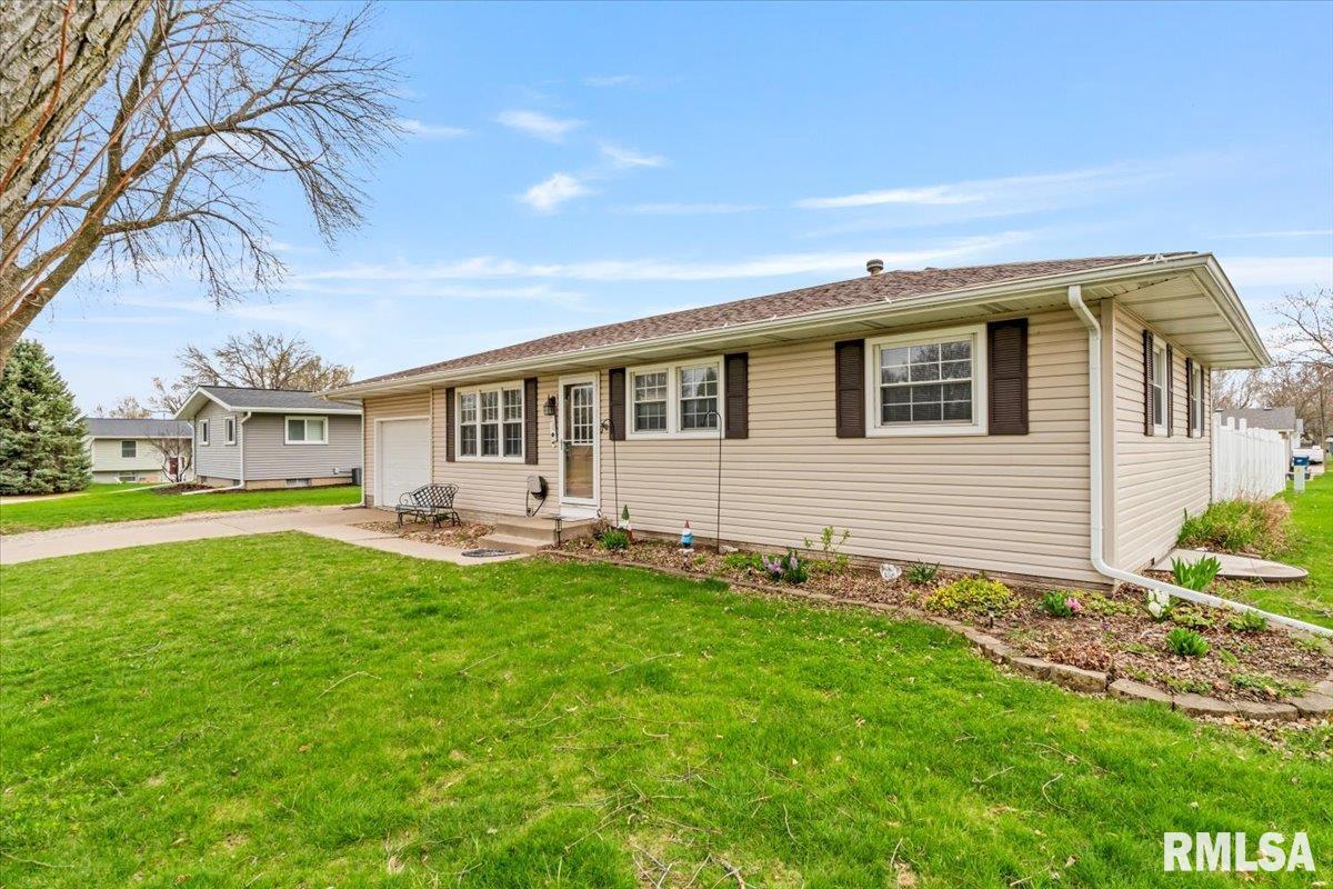 204 N 8th Street, Eldridge, Iowa image 2