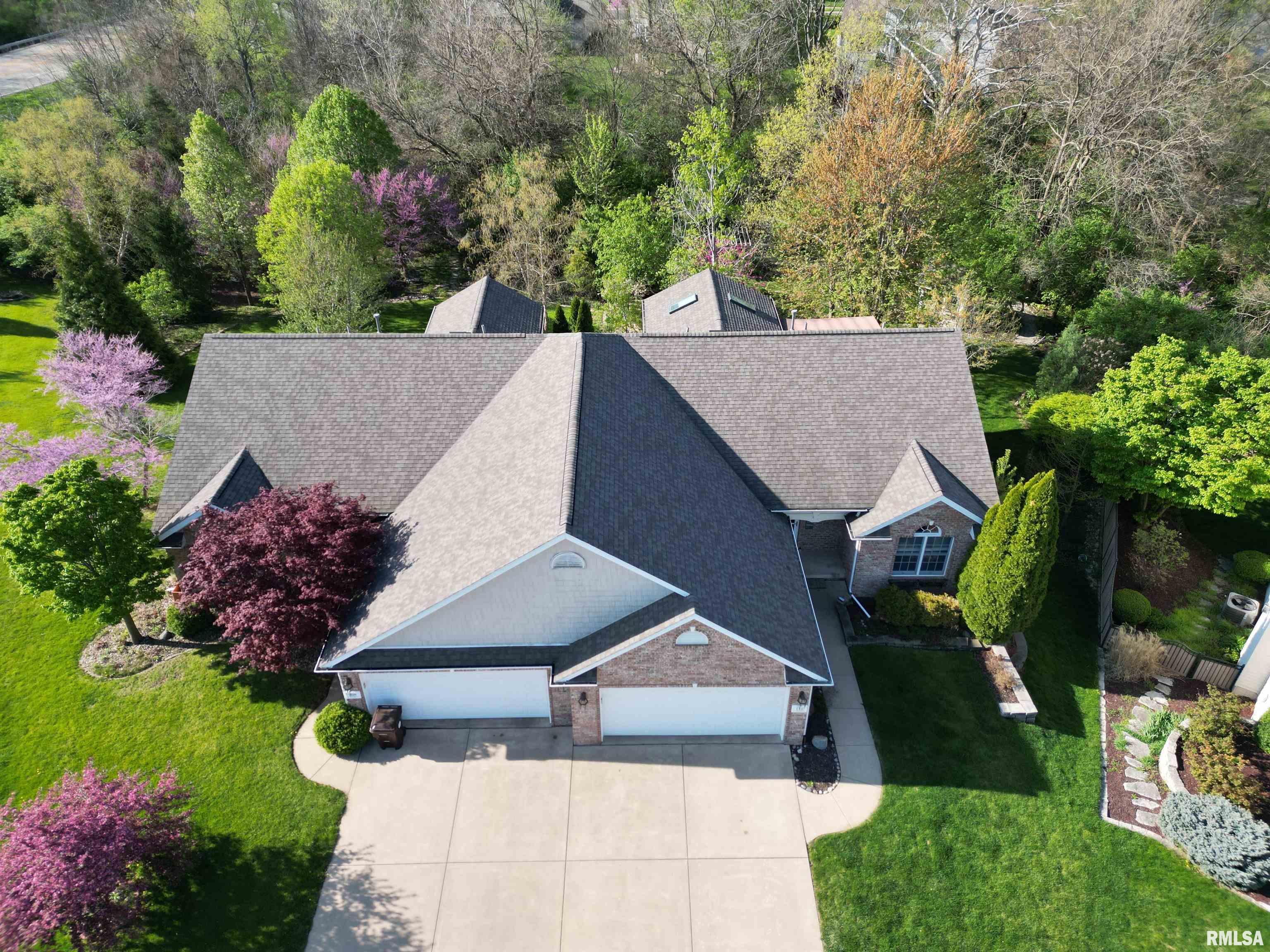 112 W Hillside Court, Dunlap, Illinois image 2