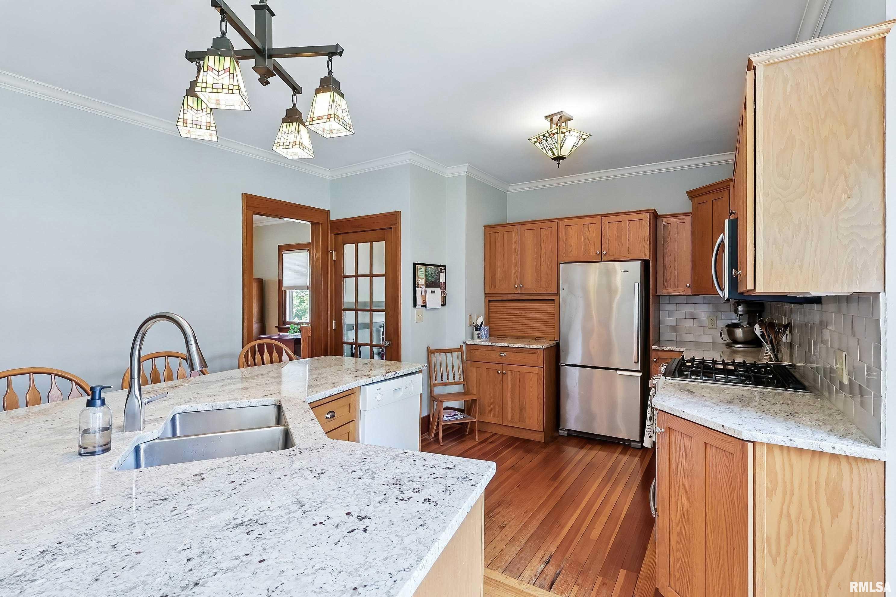 924 Brown Street, Bettendorf, Iowa image 18