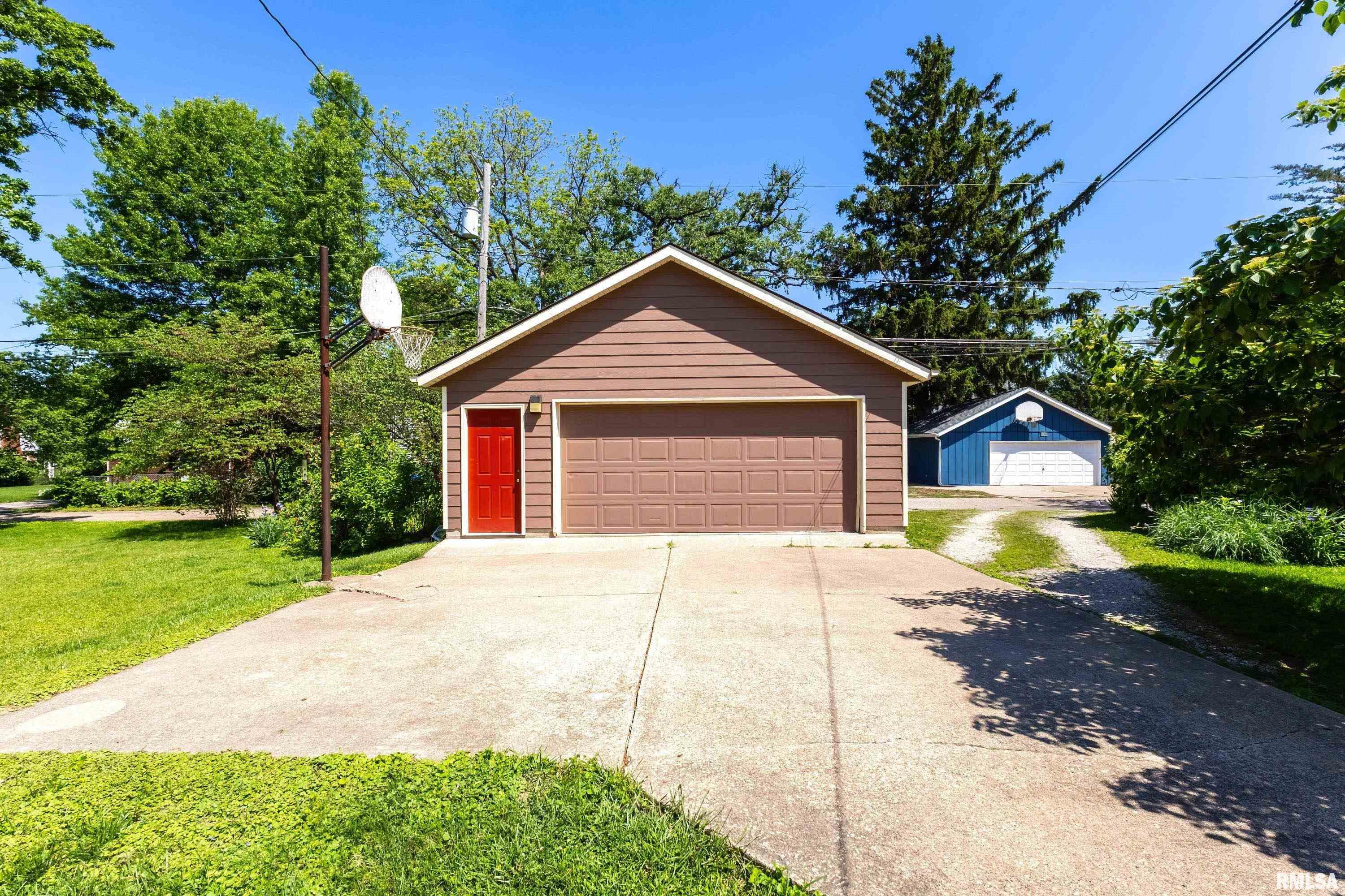 924 Brown Street, Bettendorf, Iowa image 38