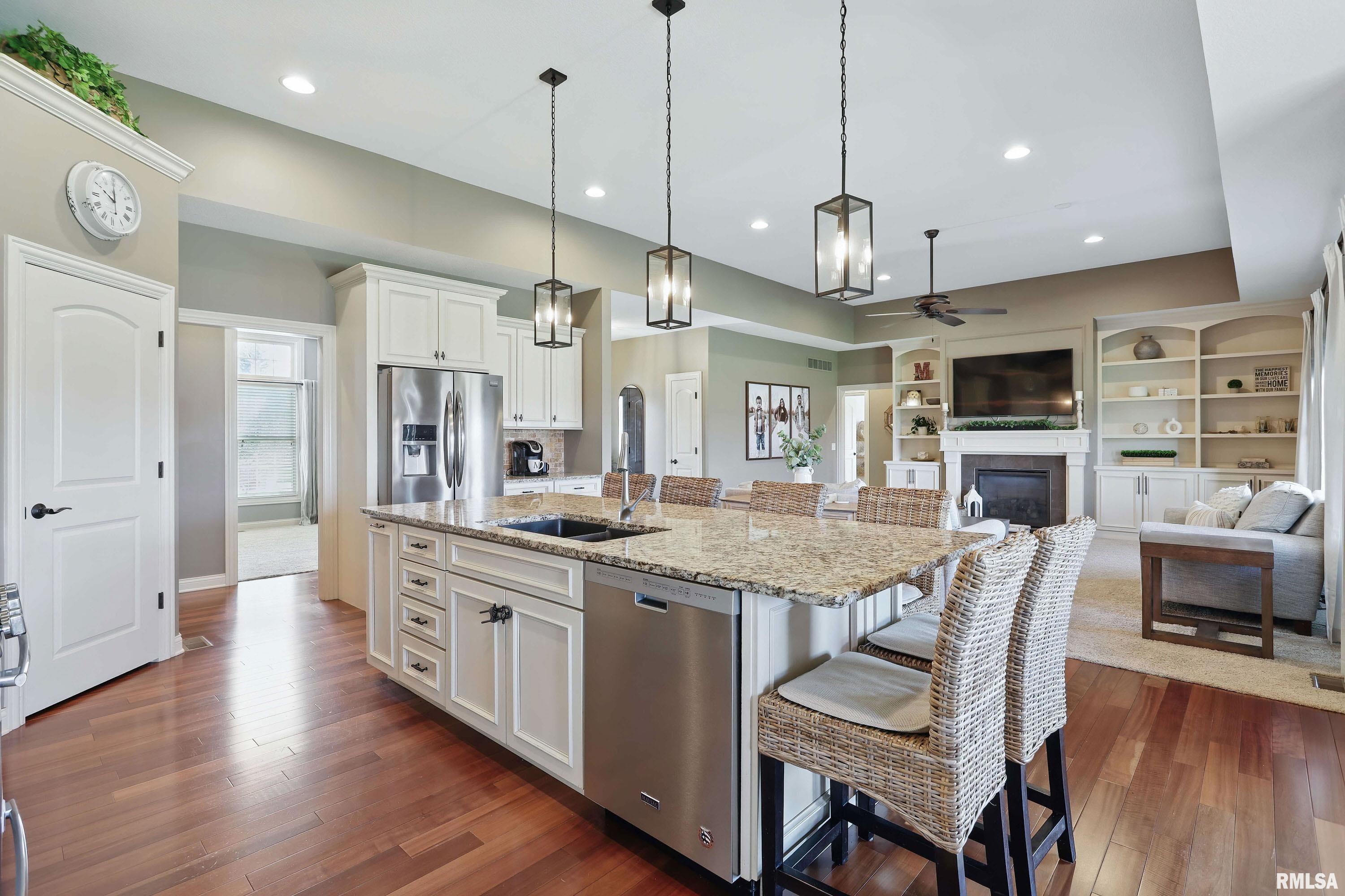 6438 Whispering Pine Drive, Davenport, Iowa image 16