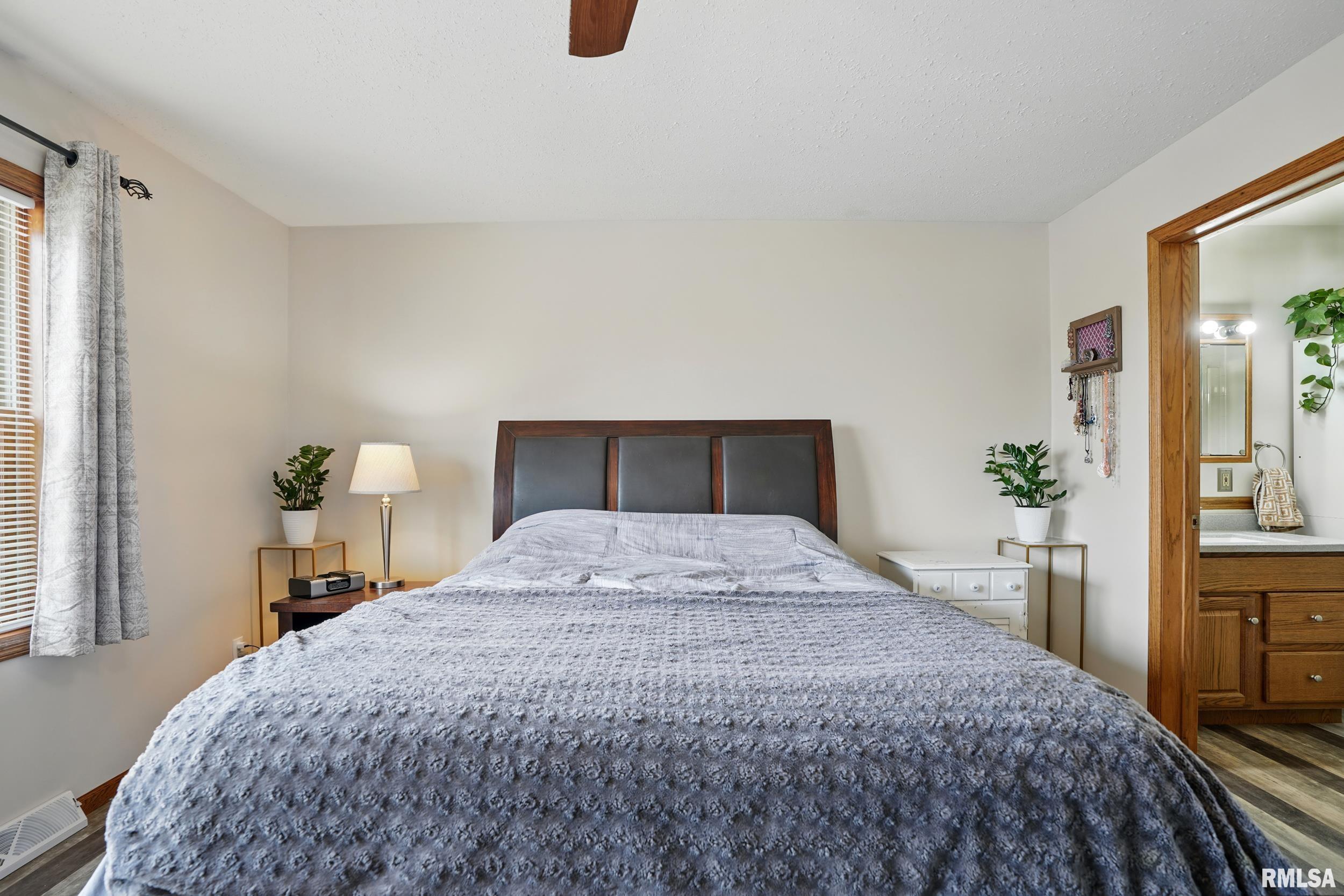 9721 115th Street West, Andalusia, Illinois image 27