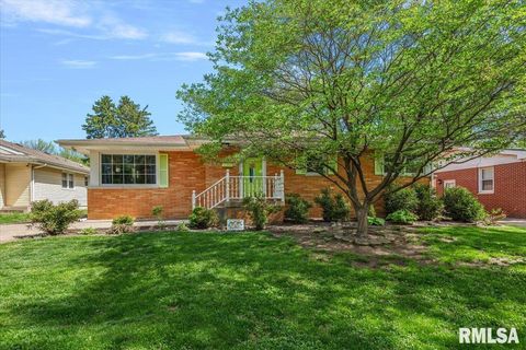 Photo of 2125 BRENTWOOD Drive, Springfield, IL 62704 (MLS # CA1043198)