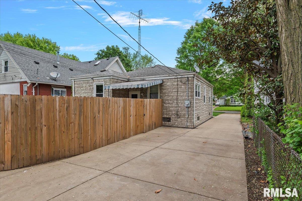 2141 S State Street, Springfield, Illinois image 32
