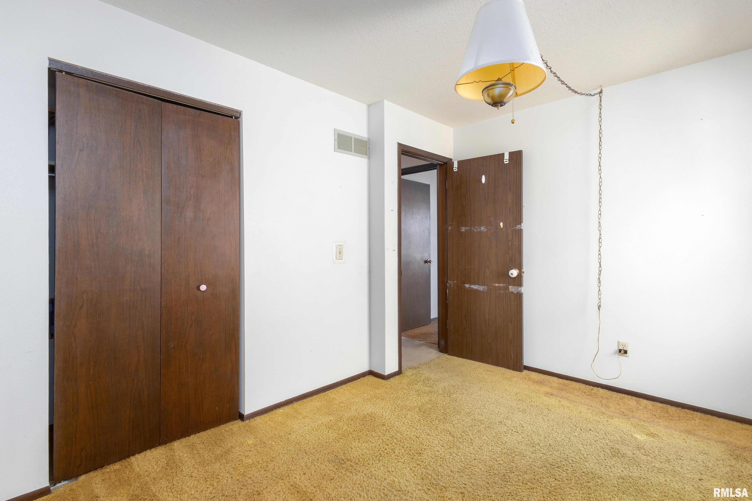 2616 W 56th Street, Davenport, Iowa image 8