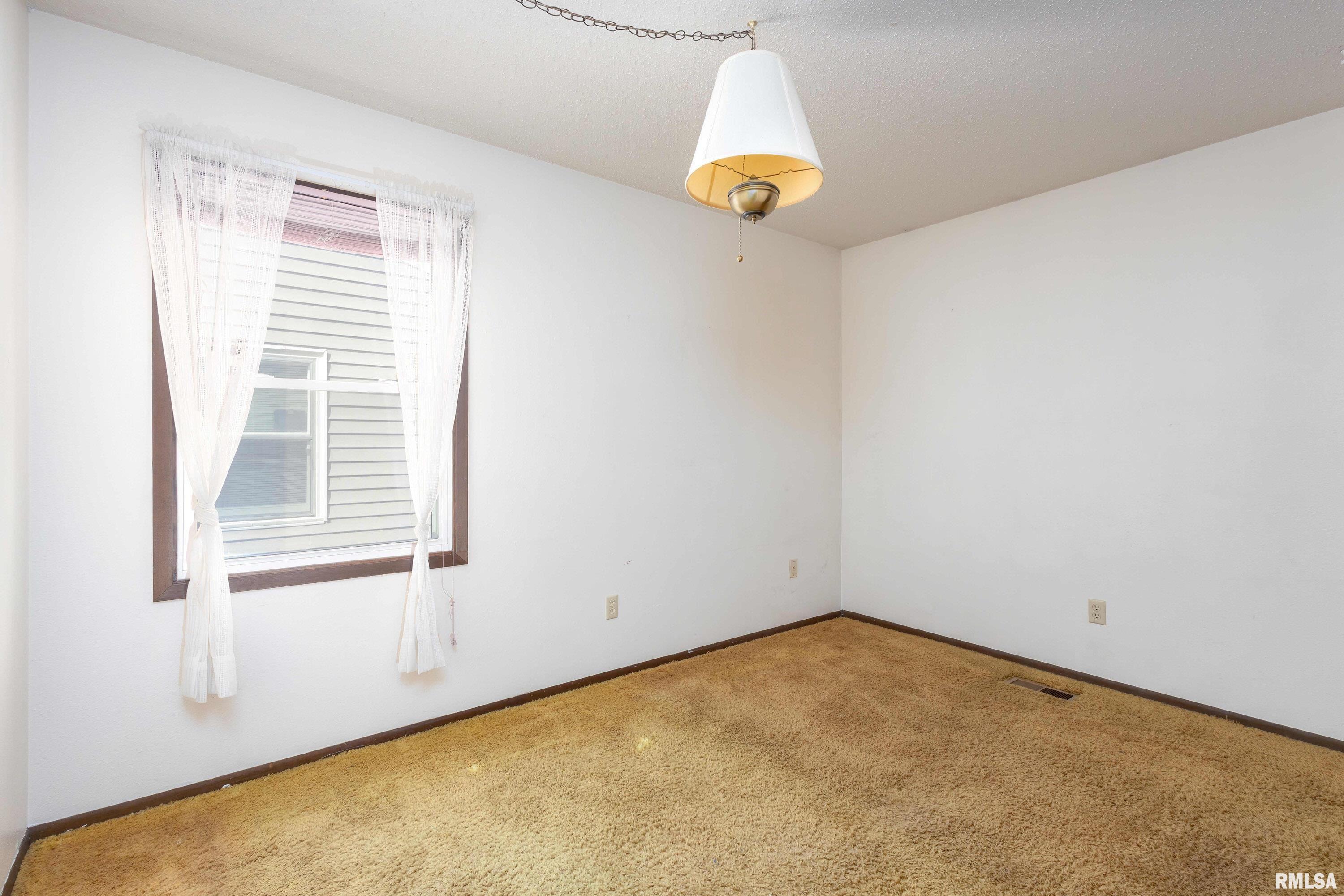 2616 W 56th Street, Davenport, Iowa image 7