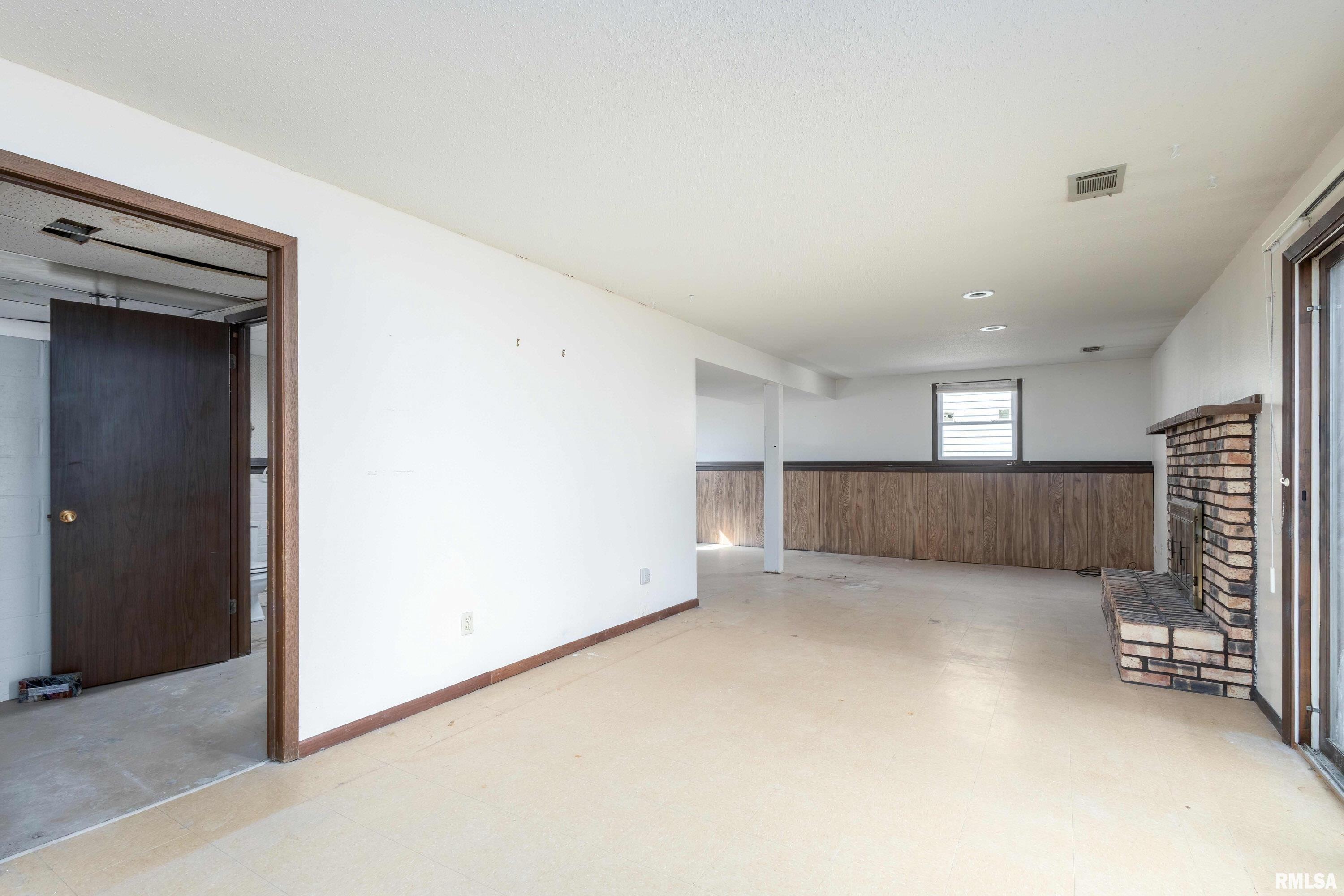 2616 W 56th Street, Davenport, Iowa image 13
