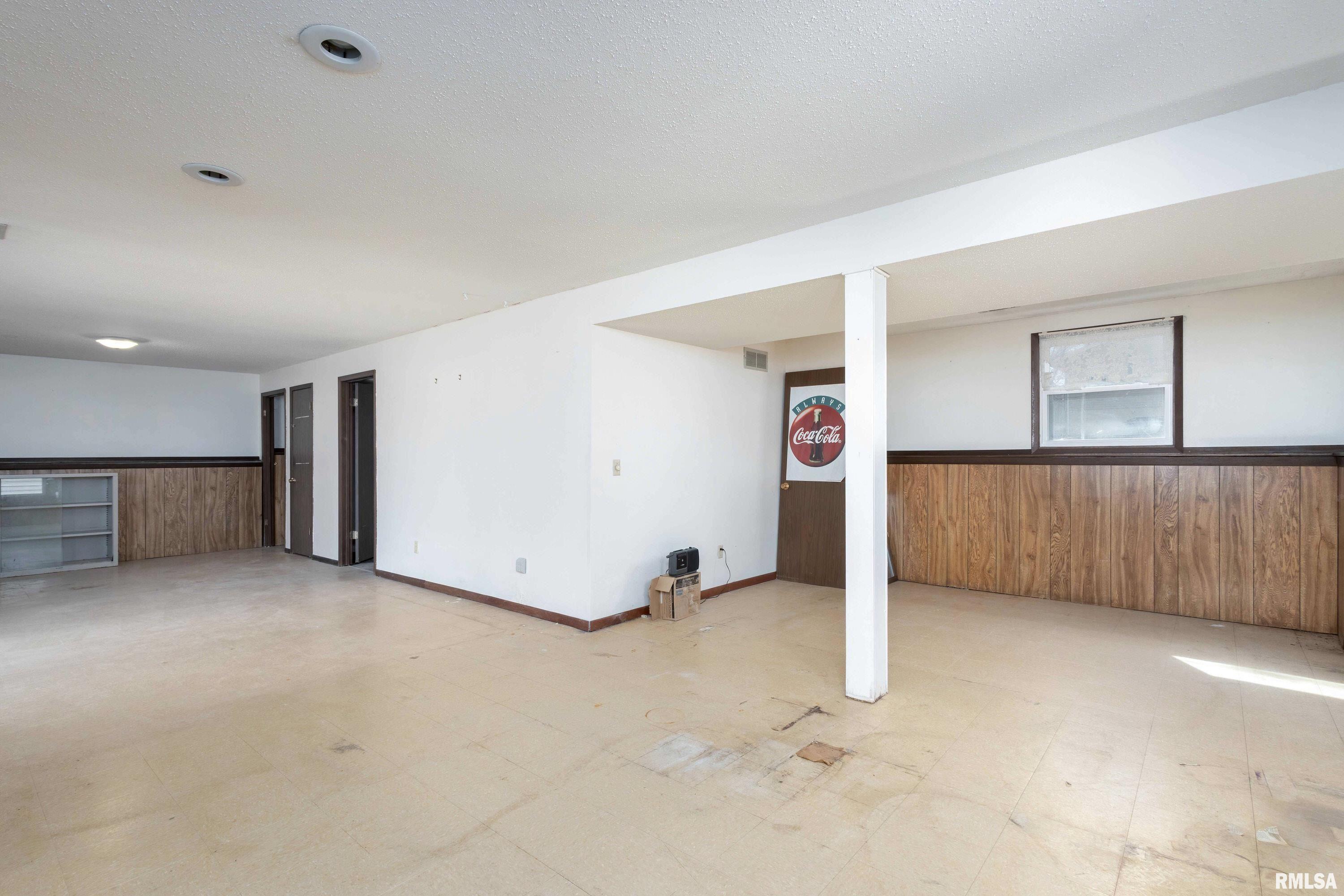 2616 W 56th Street, Davenport, Iowa image 14