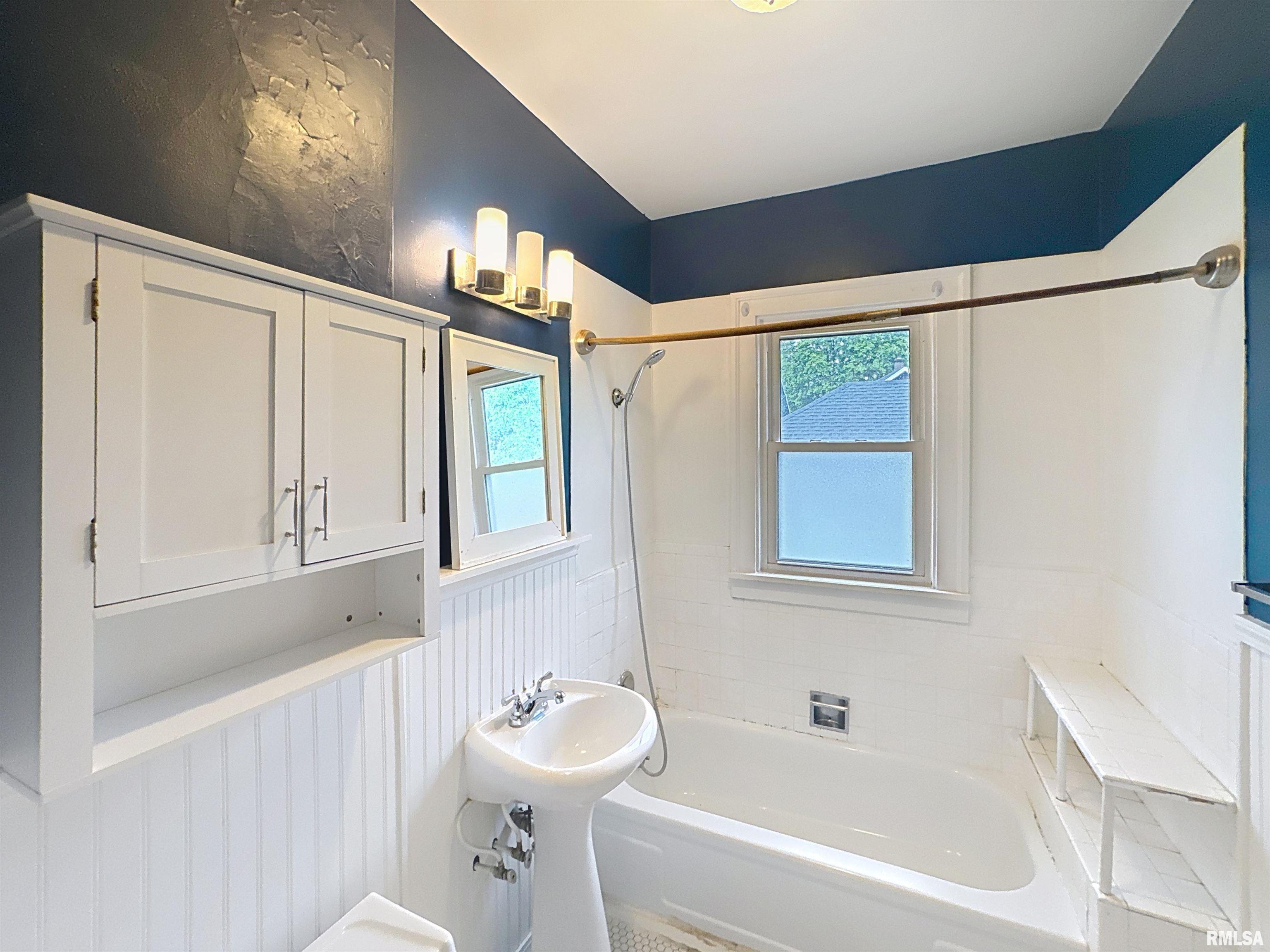 308 E Central Park Avenue, Davenport, Iowa image 16