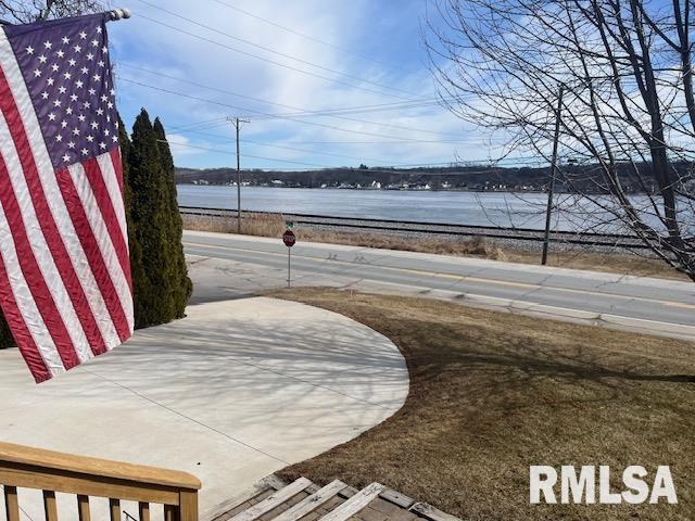 1128 N Cody Road, Le Claire, Iowa image 3