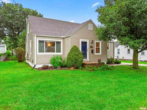 Homes For Sale - 202 Central Avenue<br/> Tazewell County, Washington, IL 61571