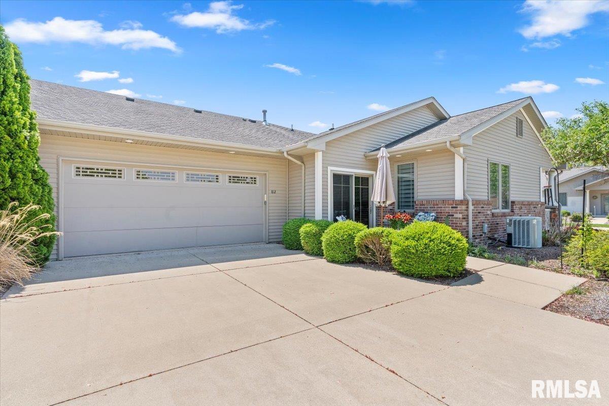 812 Longleaf Court, Springfield, Illinois image 1