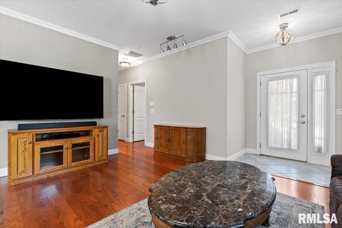 812 Longleaf Court, Springfield, Illinois image 4