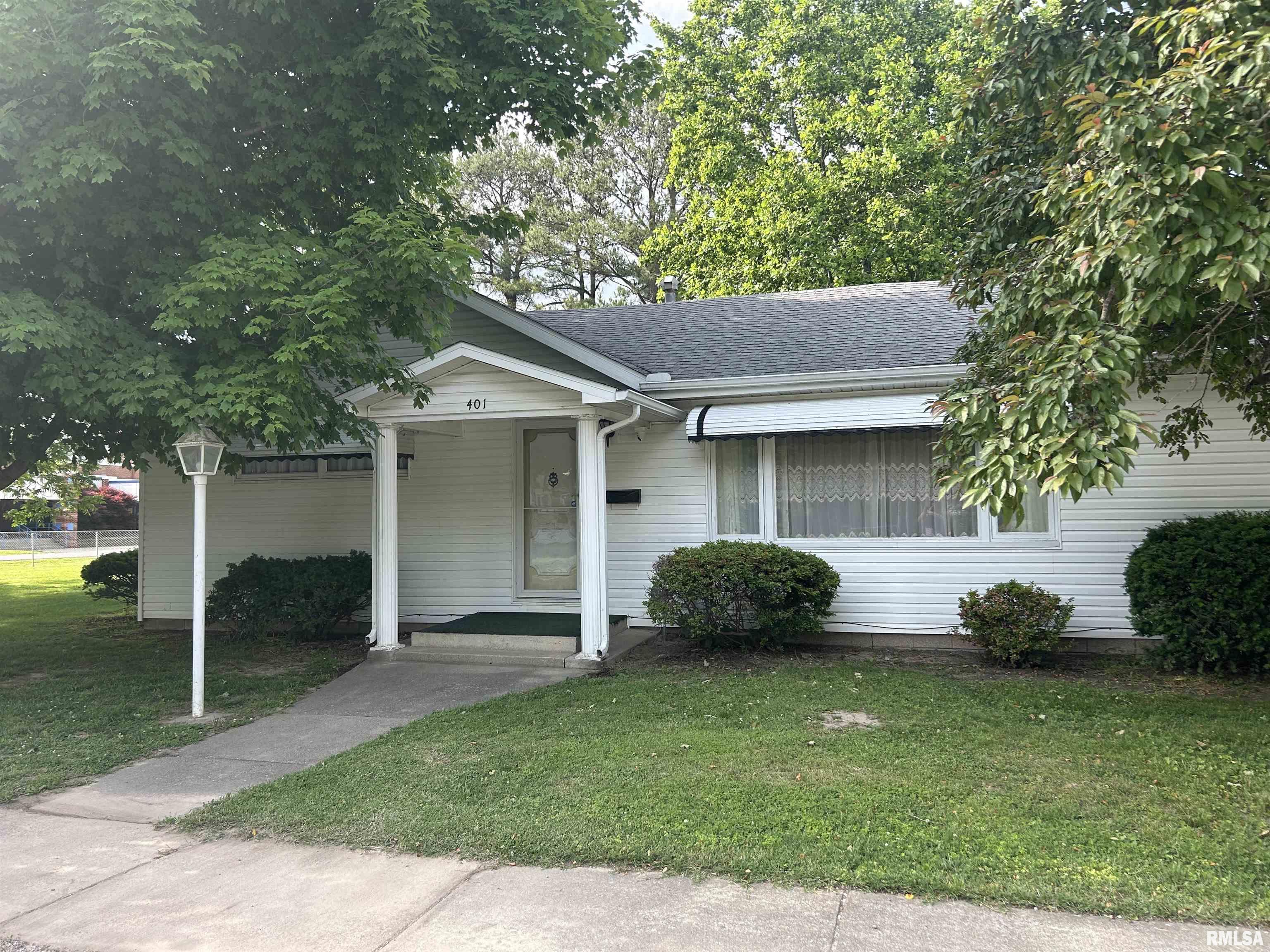 401 W 11th Street, Christopher, Illinois image 1