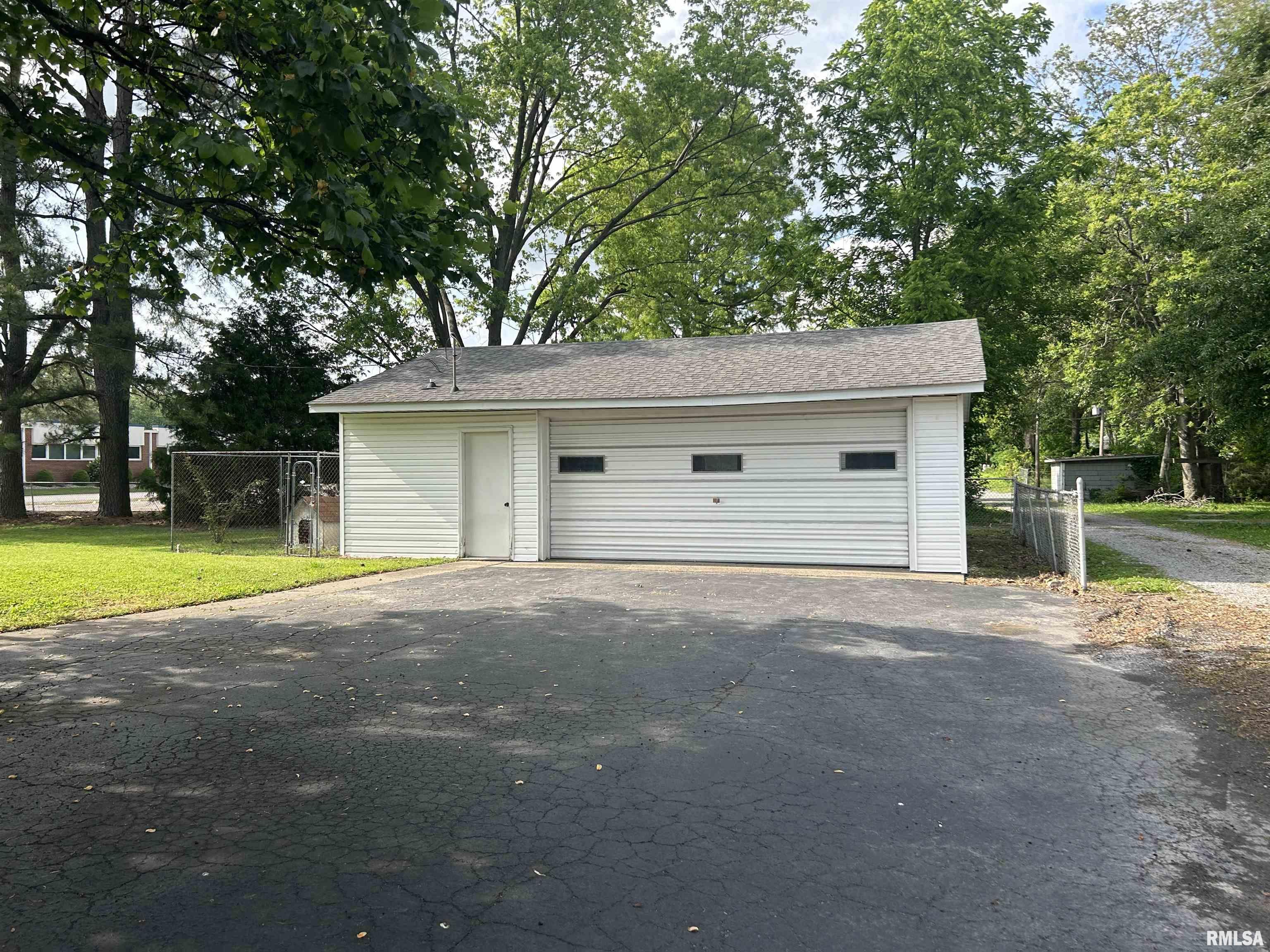 401 W 11th Street, Christopher, Illinois image 5