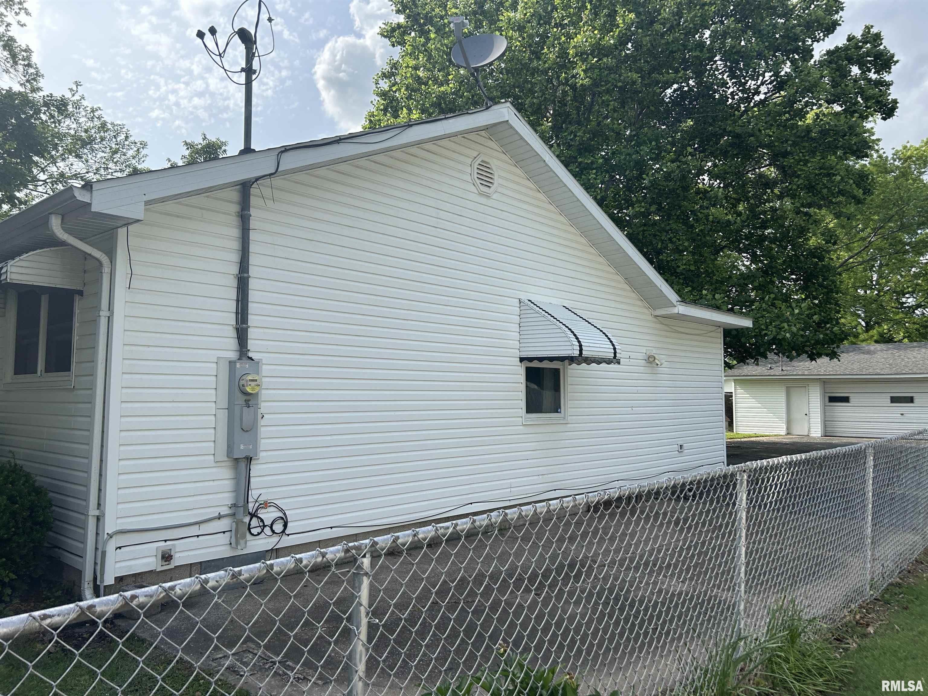 401 W 11th Street, Christopher, Illinois image 2