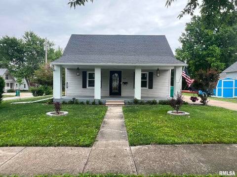 Homes For Sale - 304 E Summit Street<br/> Macomb, IL 61455