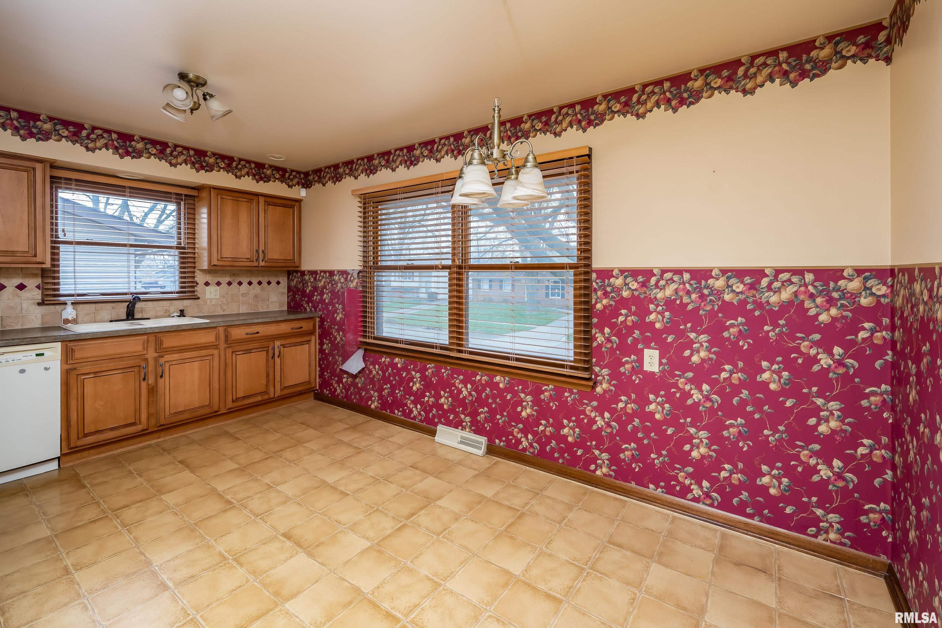 4614 47th Street, Moline, Illinois image 7