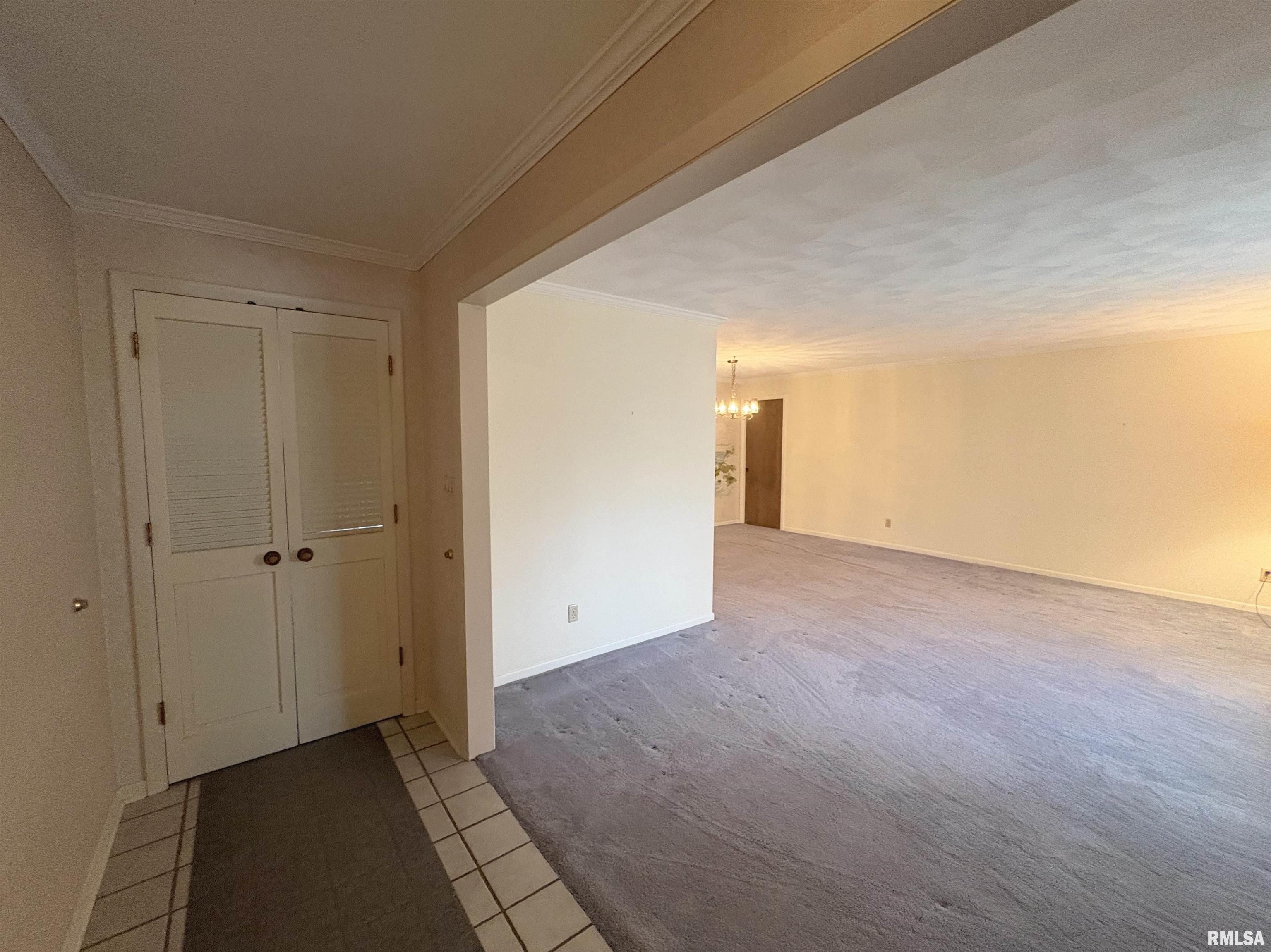 2722 N Kingston Drive, Peoria, Illinois image 8