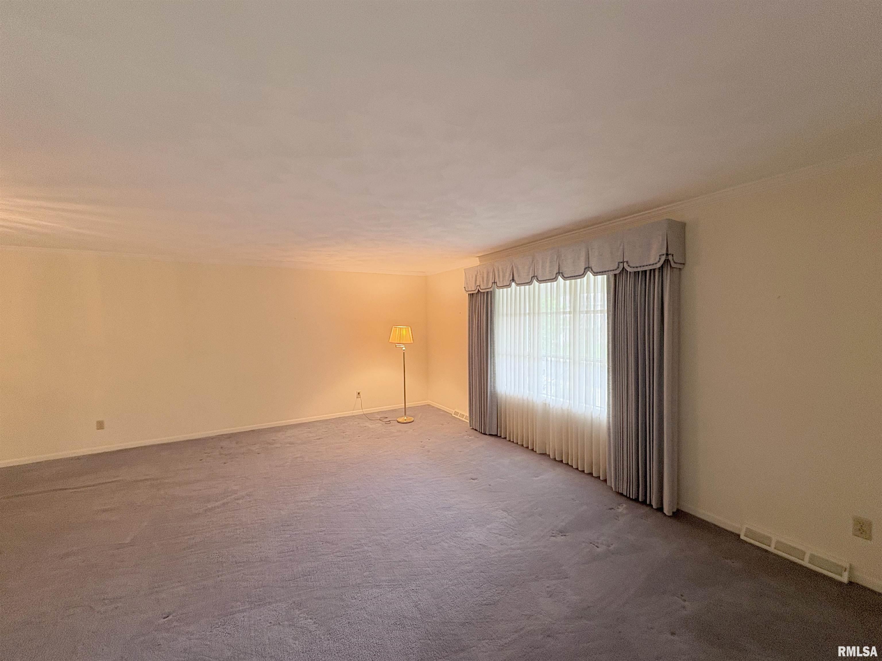 2722 N Kingston Drive, Peoria, Illinois image 9