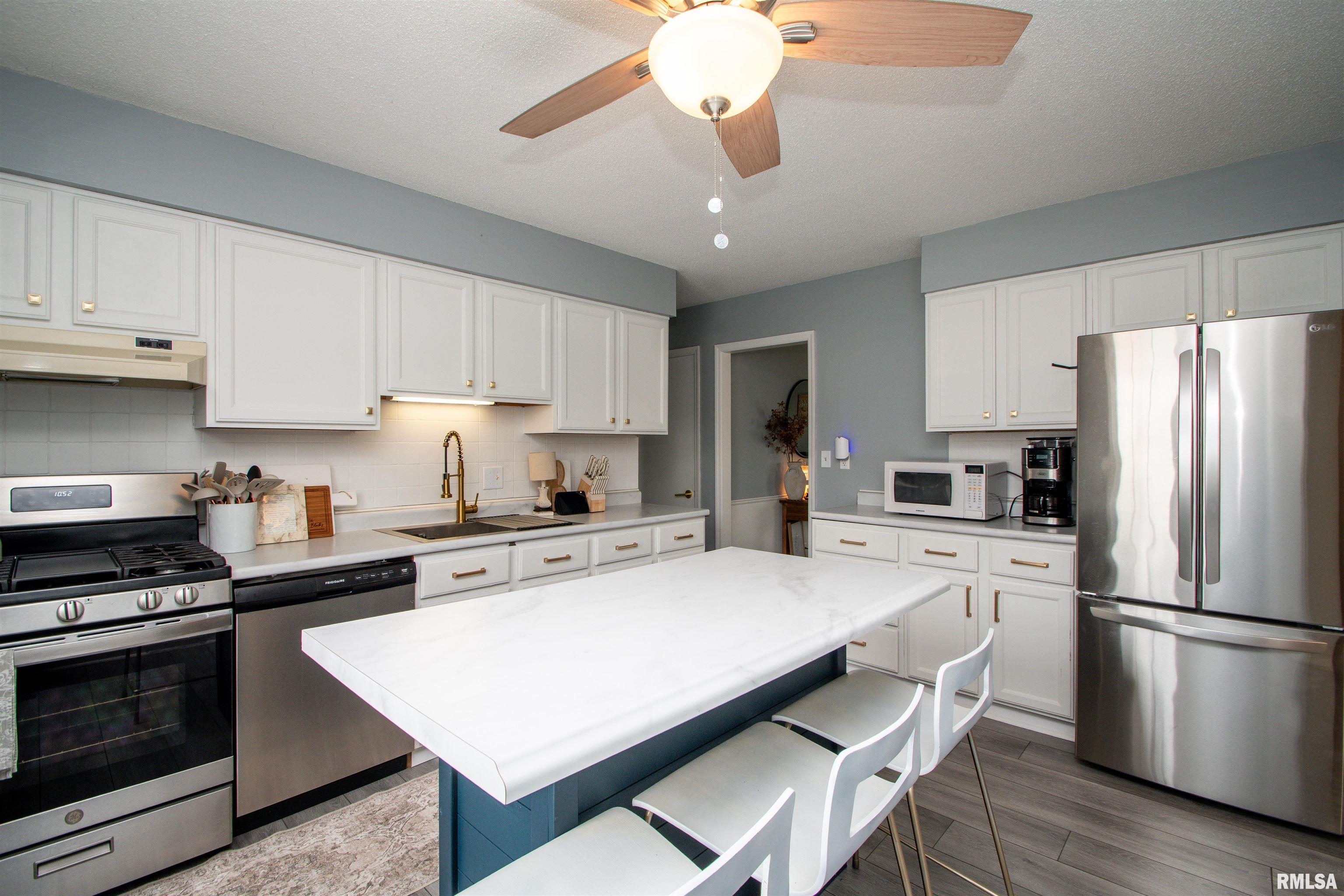 2300 E Reservoir Boulevard, Peoria, Illinois image 13