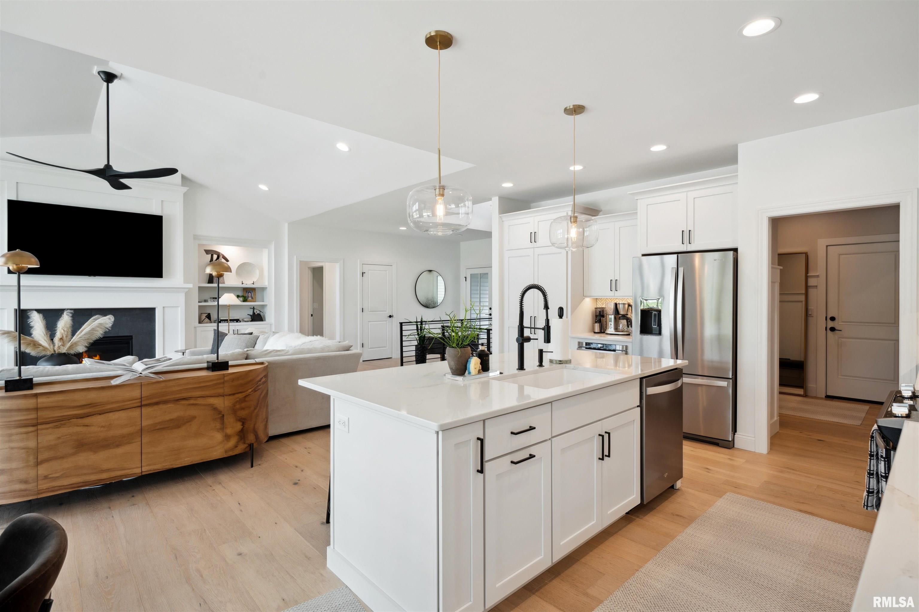 4478 Lakeside Drive, Bettendorf, Iowa image 12