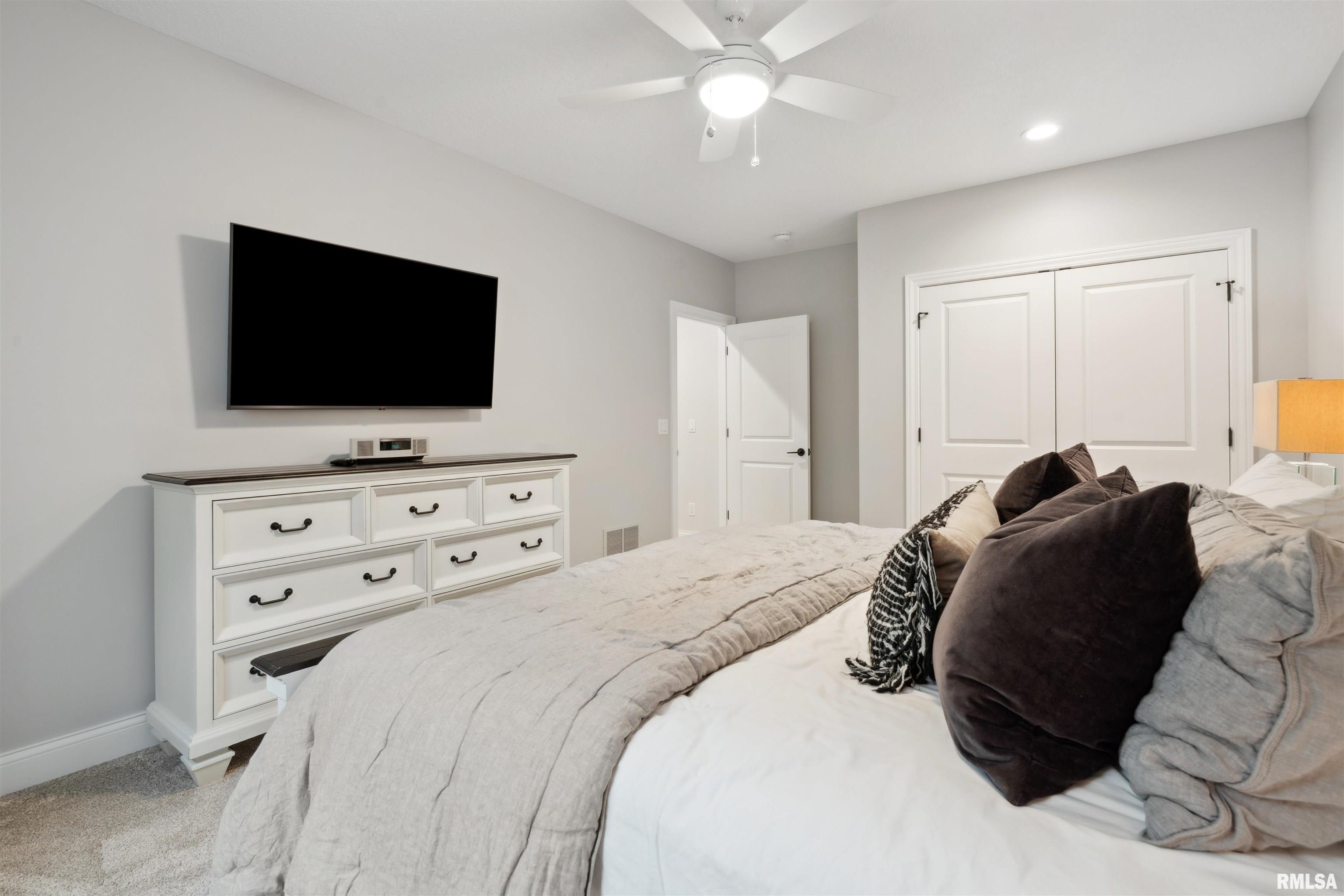 4478 Lakeside Drive, Bettendorf, Iowa image 33
