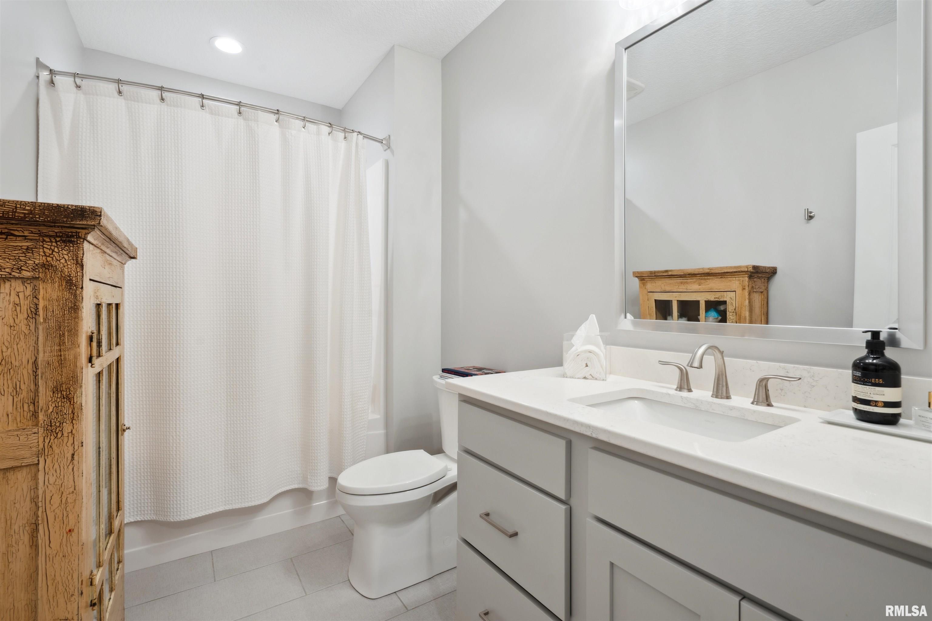 4478 Lakeside Drive, Bettendorf, Iowa image 34