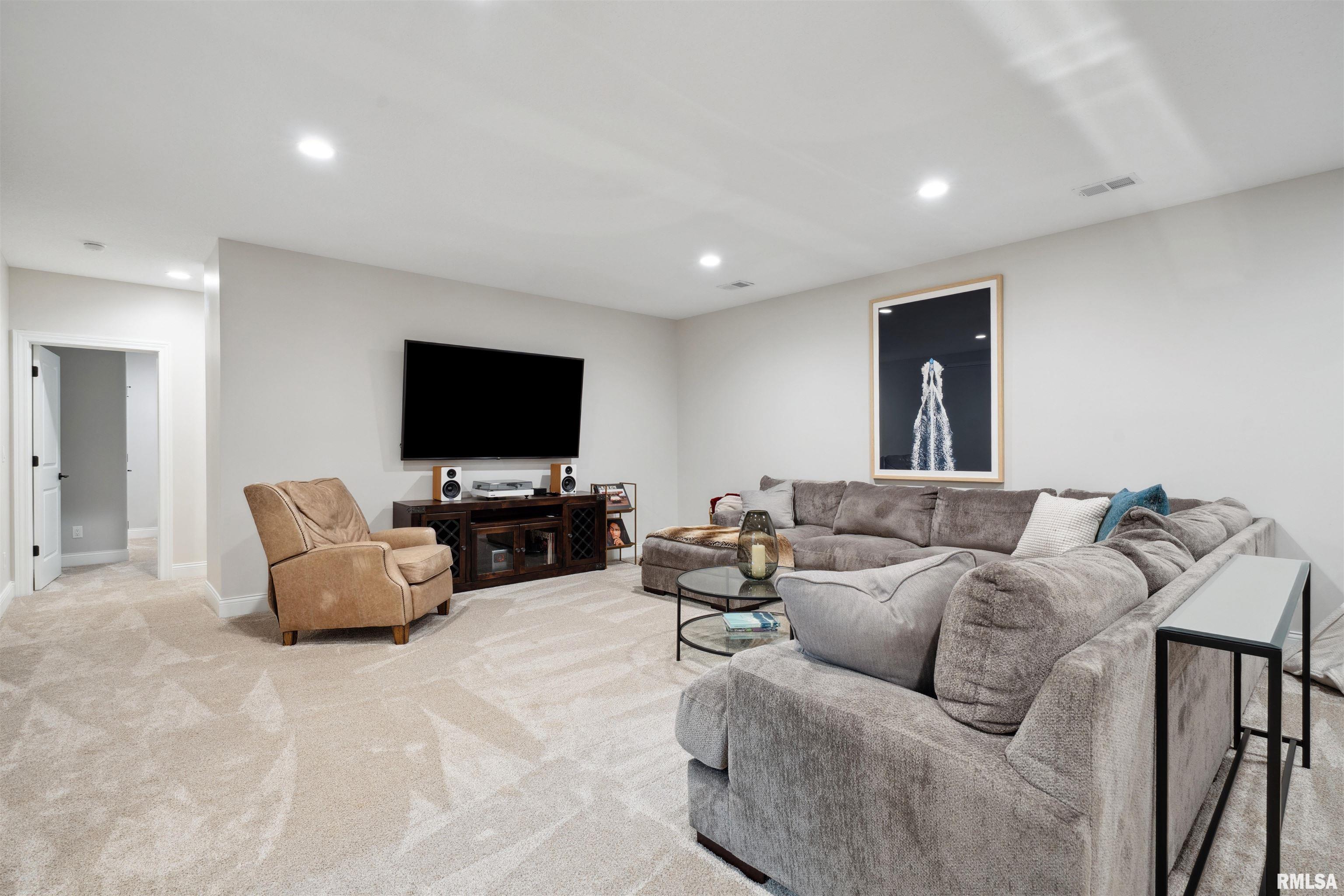 4478 Lakeside Drive, Bettendorf, Iowa image 28