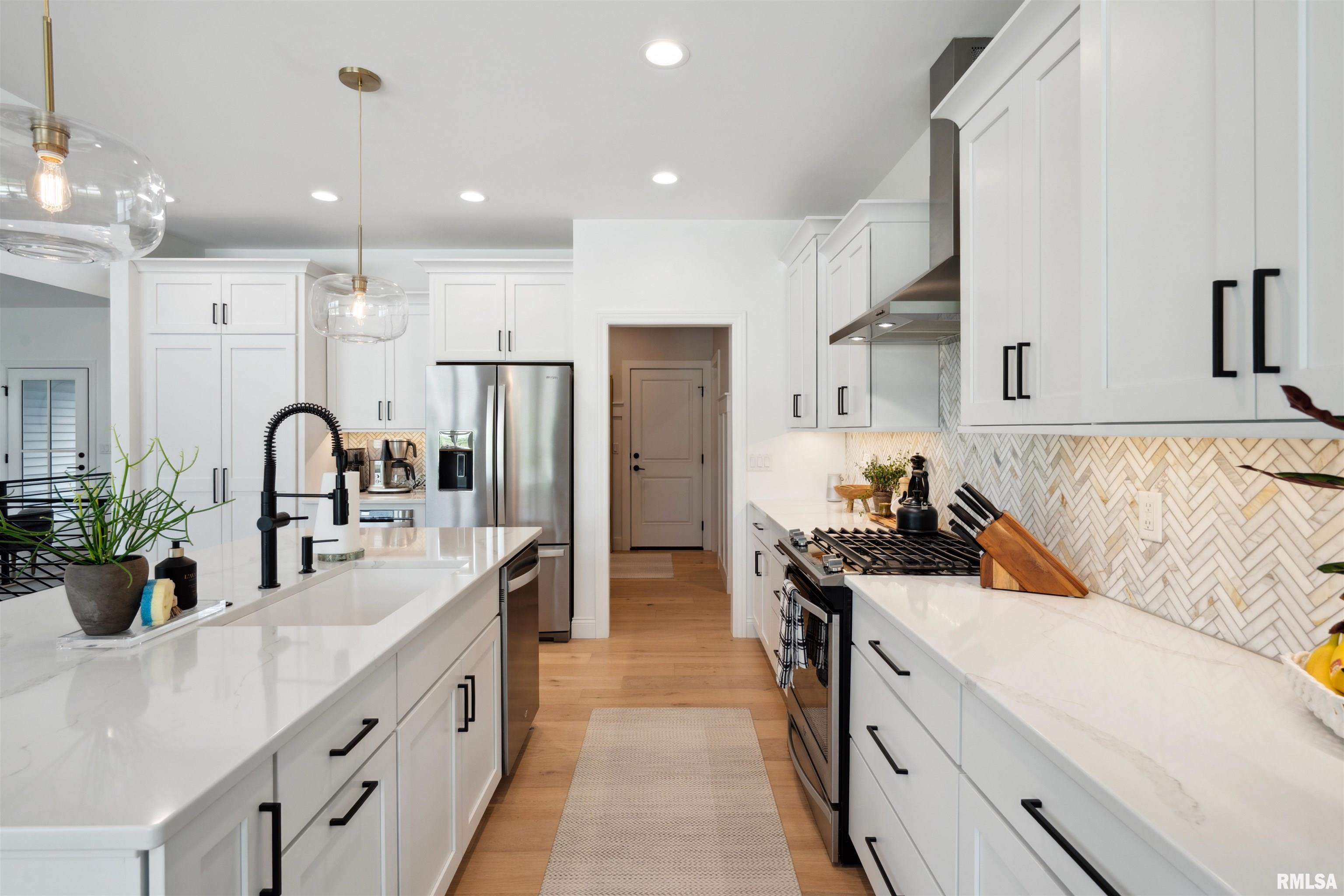 4478 Lakeside Drive, Bettendorf, Iowa image 11