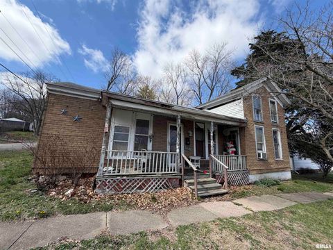 Photo of 621 S 9th Street, Petersburg, IL 62675 (MLS # CA1042991)