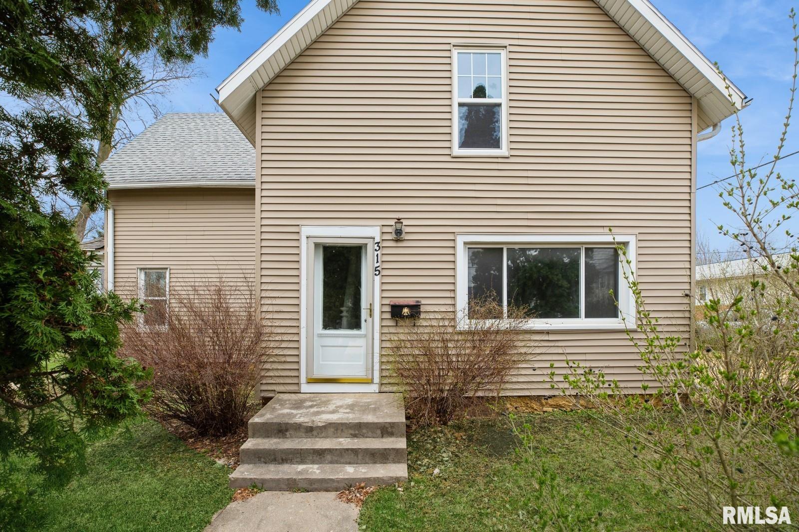 315 6th Avenue, De Witt, Iowa image 1