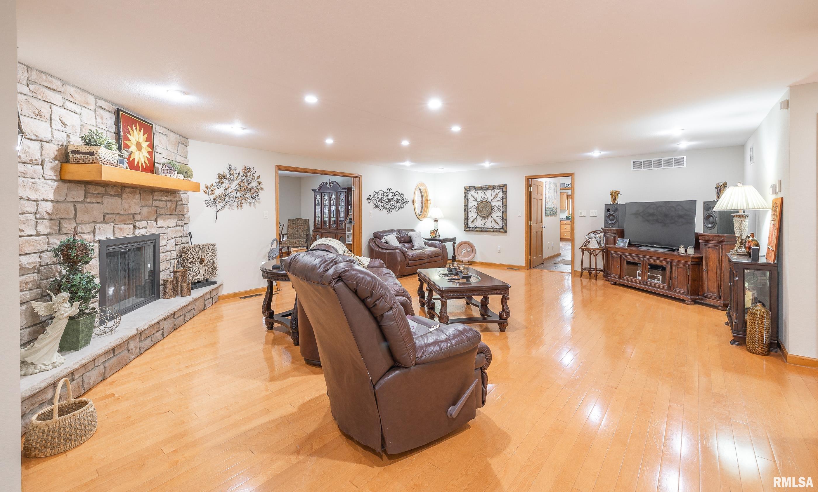 13642 Saint Rose Road, Highland, Illinois image 30