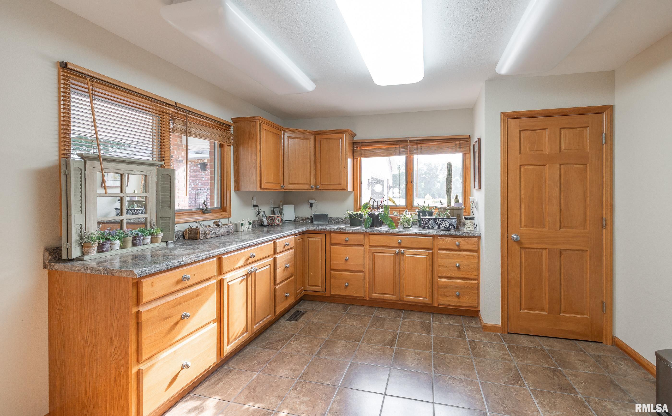13642 Saint Rose Road, Highland, Illinois image 21