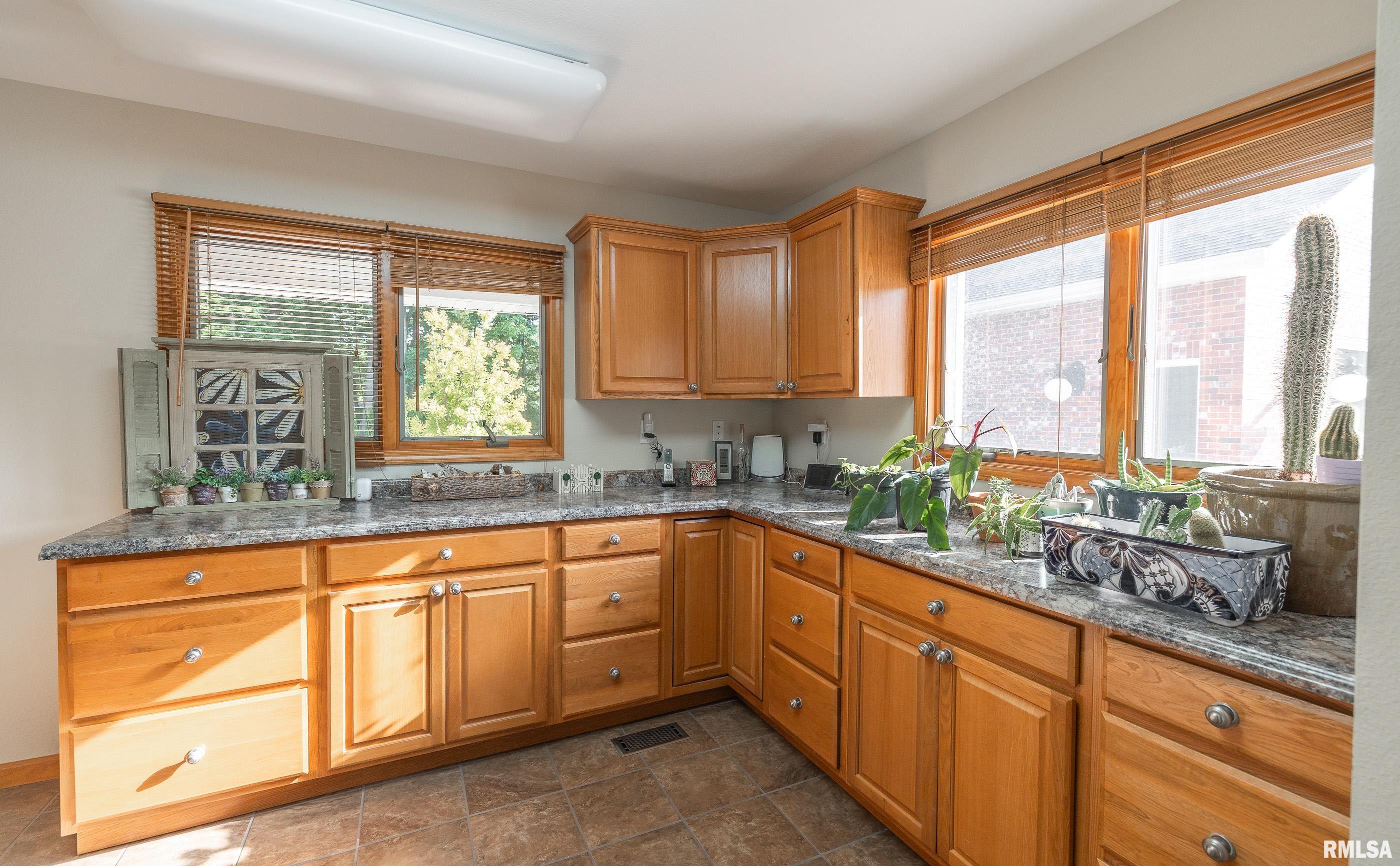 13642 Saint Rose Road, Highland, Illinois image 22