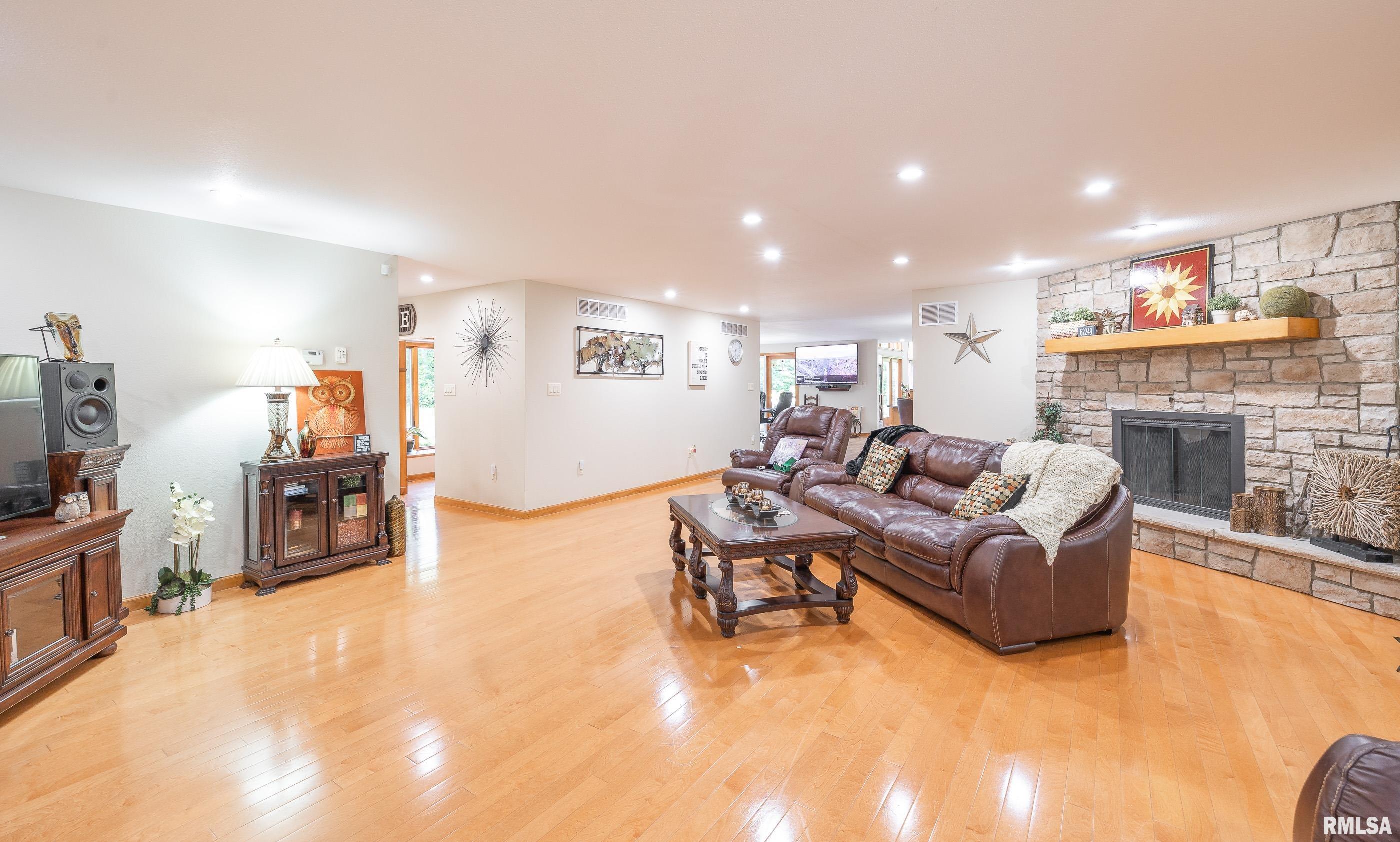 13642 Saint Rose Road, Highland, Illinois image 31