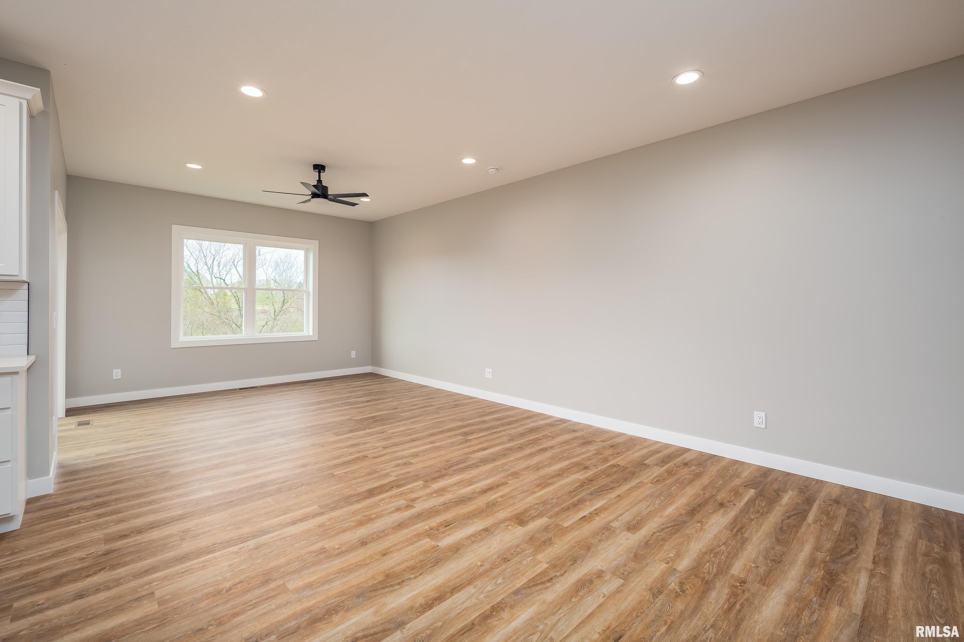 5210 Pandit Drive, Bettendorf, Iowa image 13
