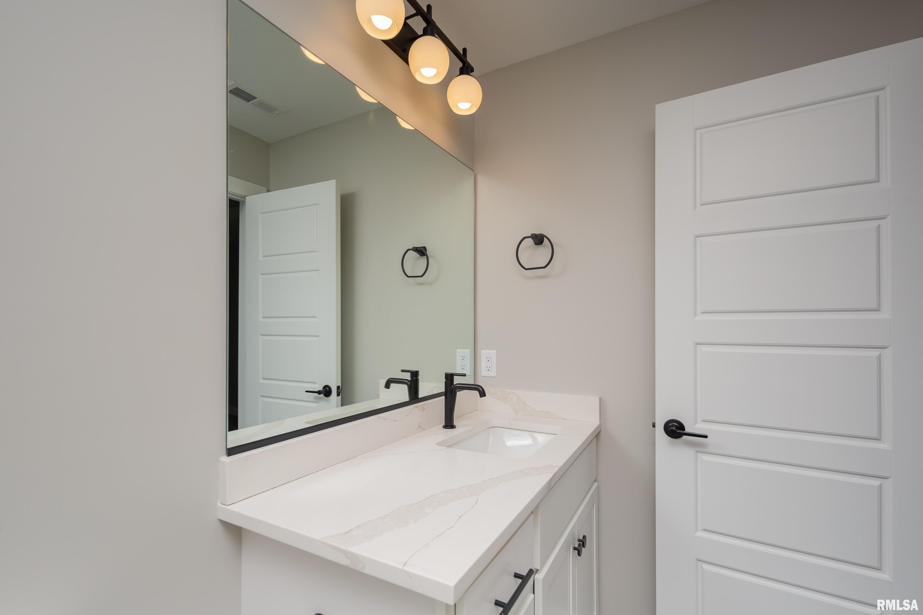 5210 Pandit Drive, Bettendorf, Iowa image 26