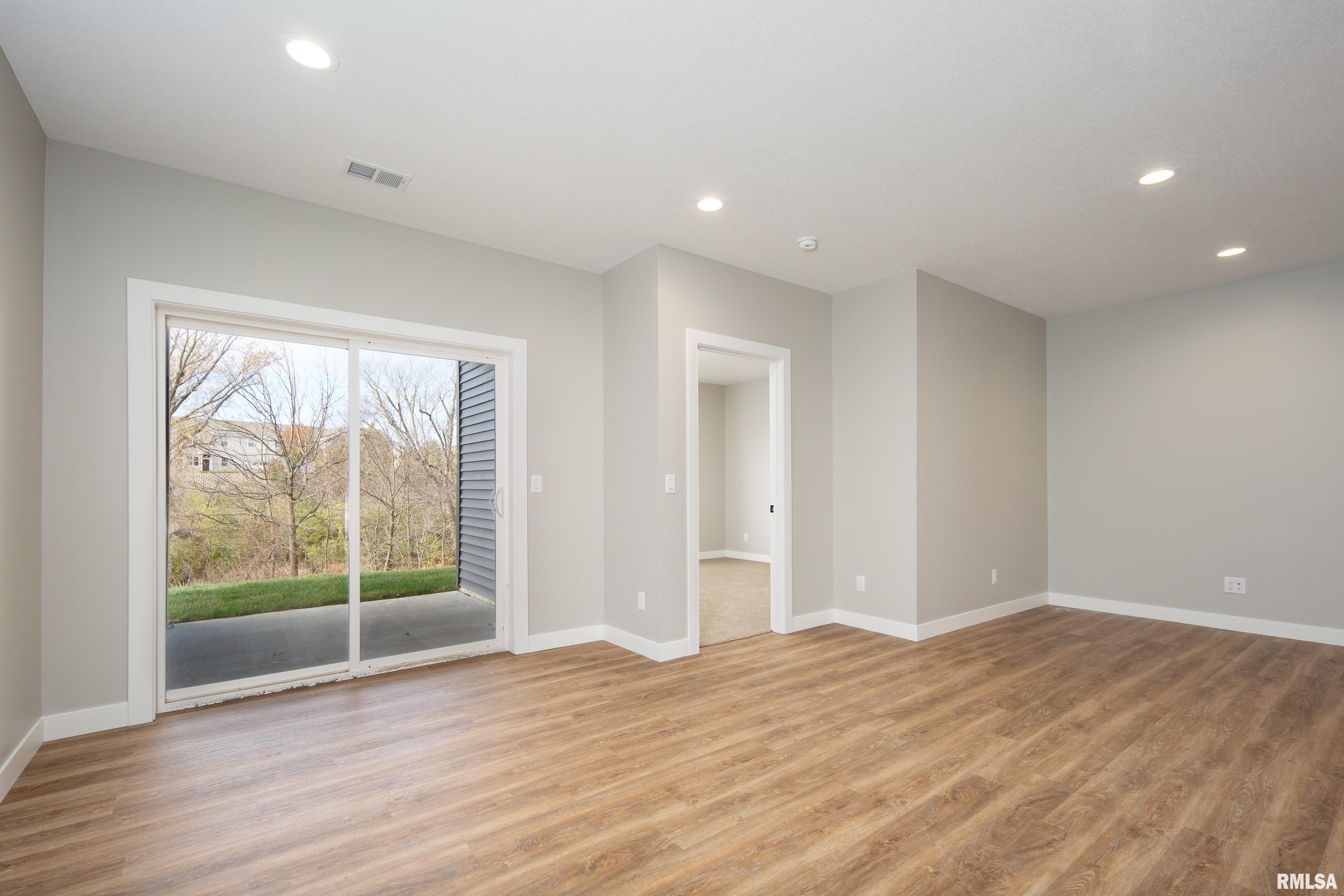 5210 Pandit Drive, Bettendorf, Iowa image 29