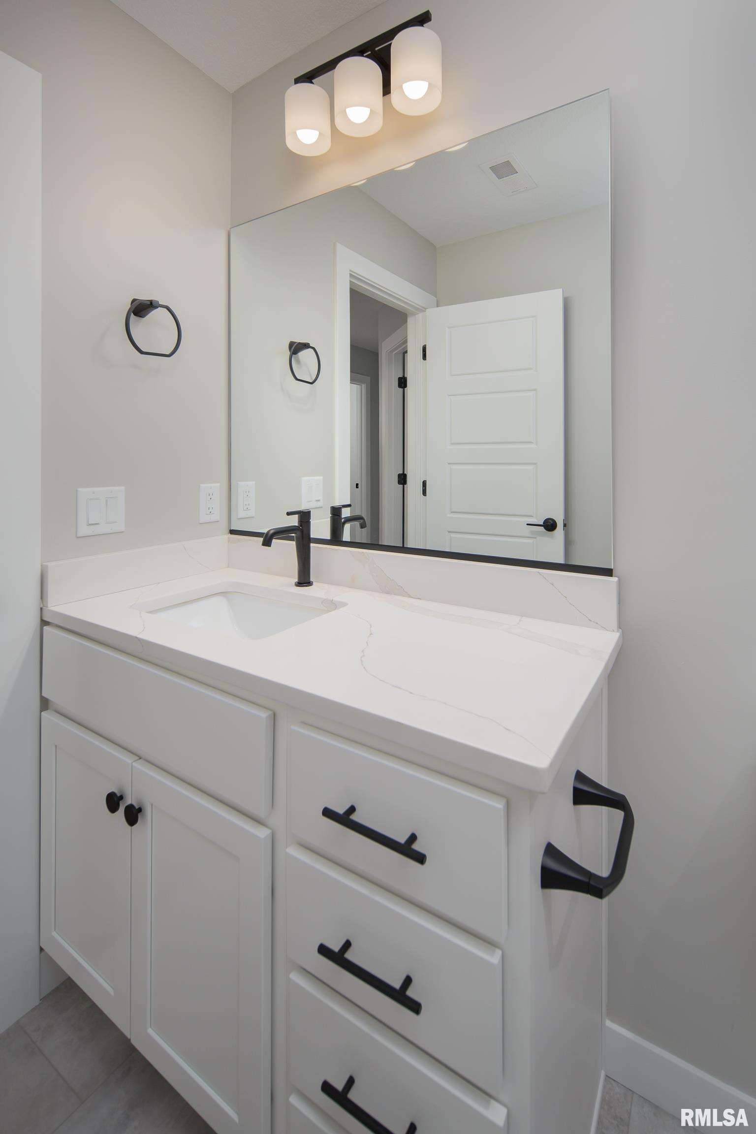 5210 Pandit Drive, Bettendorf, Iowa image 21