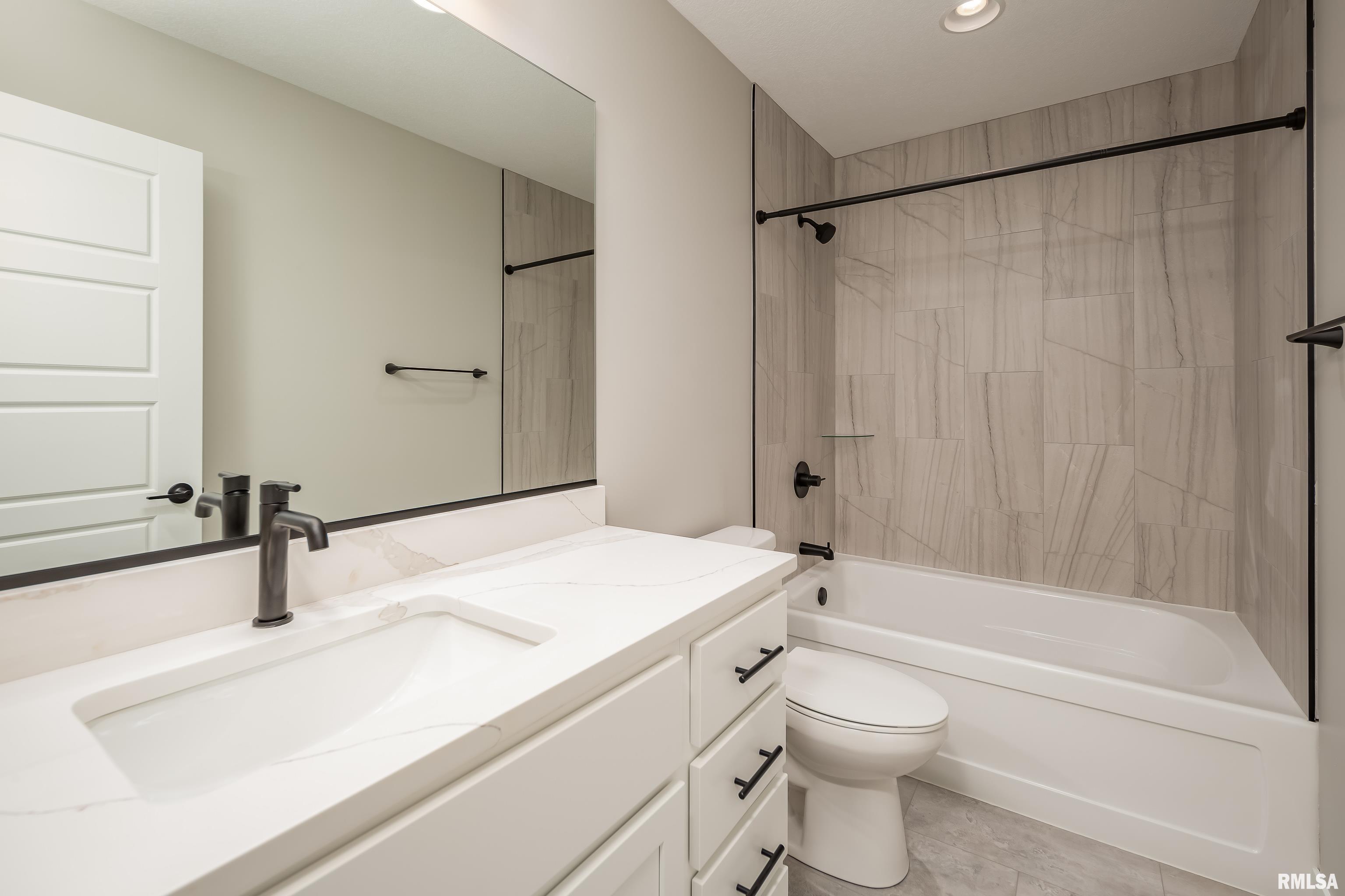 5210 Pandit Drive, Bettendorf, Iowa image 19