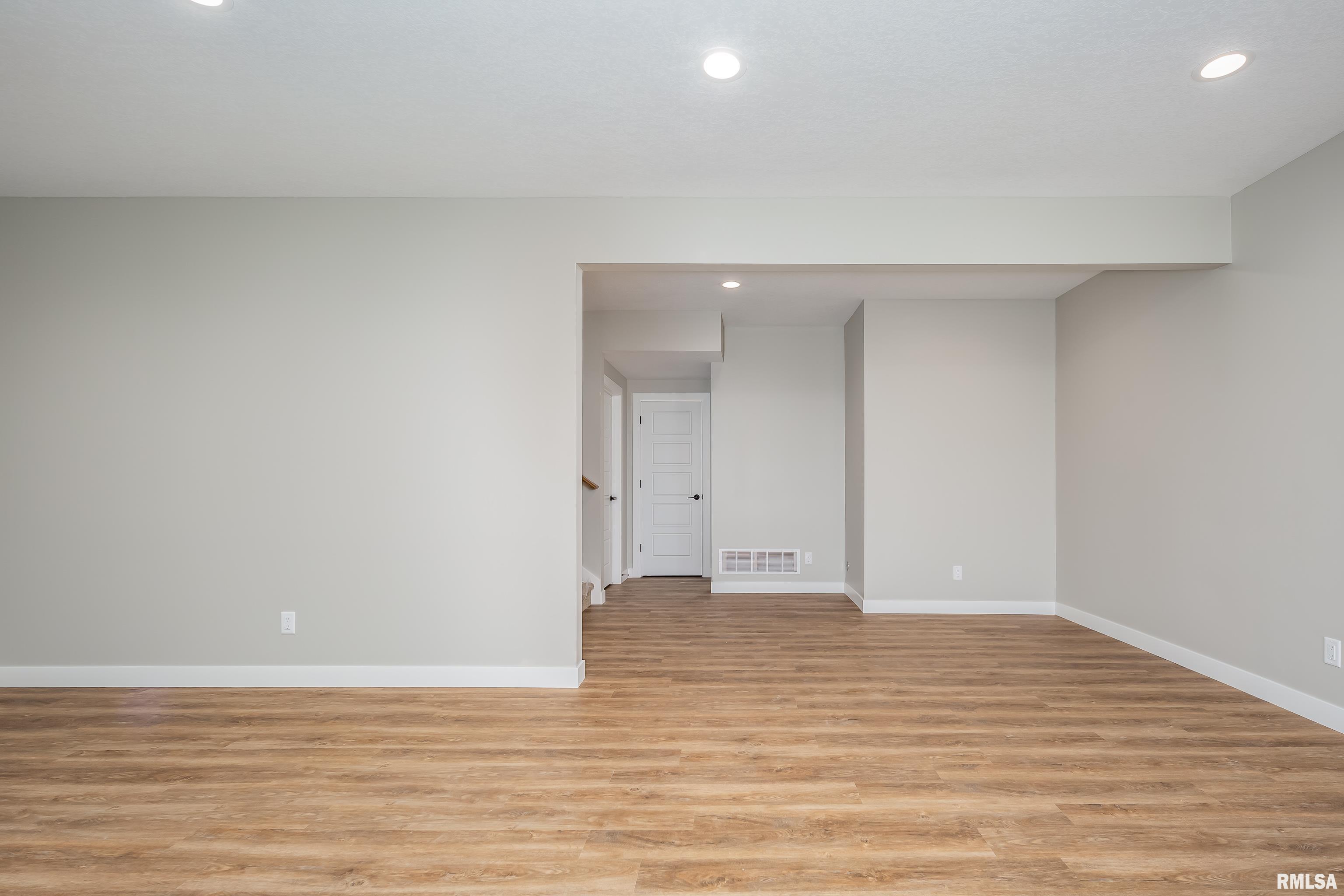 5210 Pandit Drive, Bettendorf, Iowa image 30