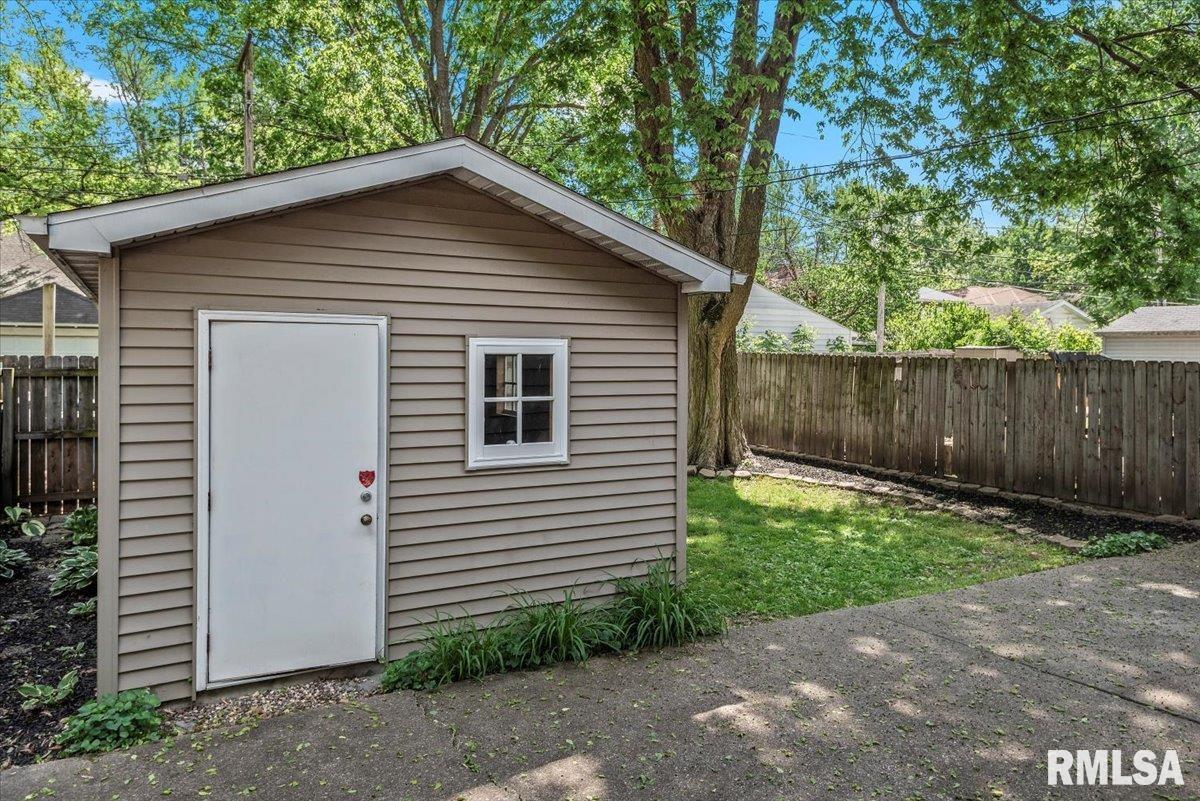 822 S Douglas Avenue, Springfield, Illinois image 30