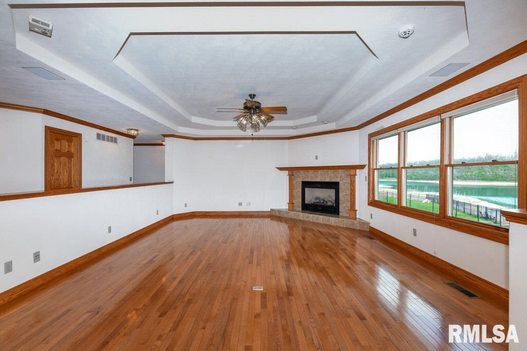 2000 Susan Hope Drive, Pekin, Illinois image 2