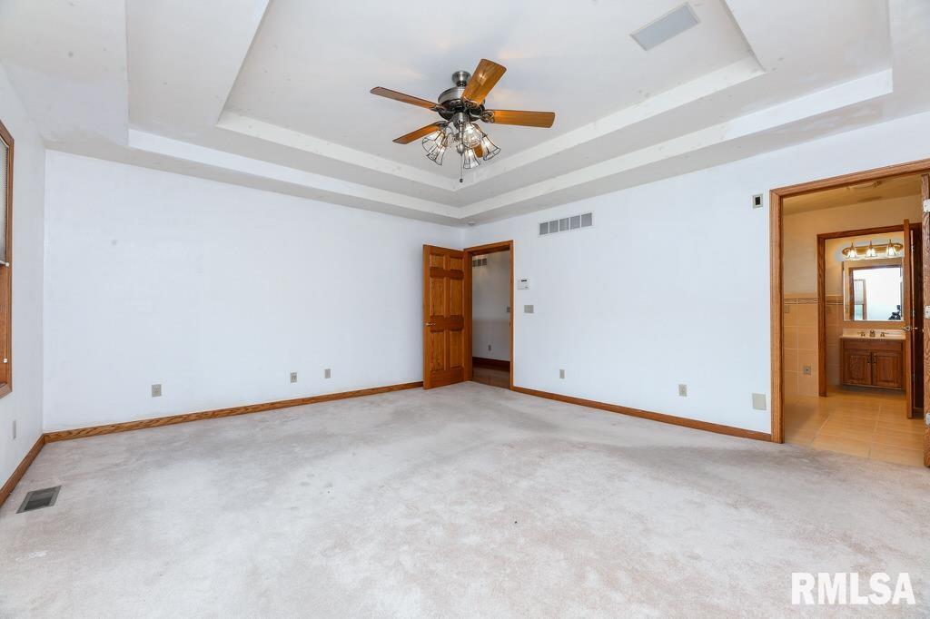 2000 Susan Hope Drive, Pekin, Illinois image 16