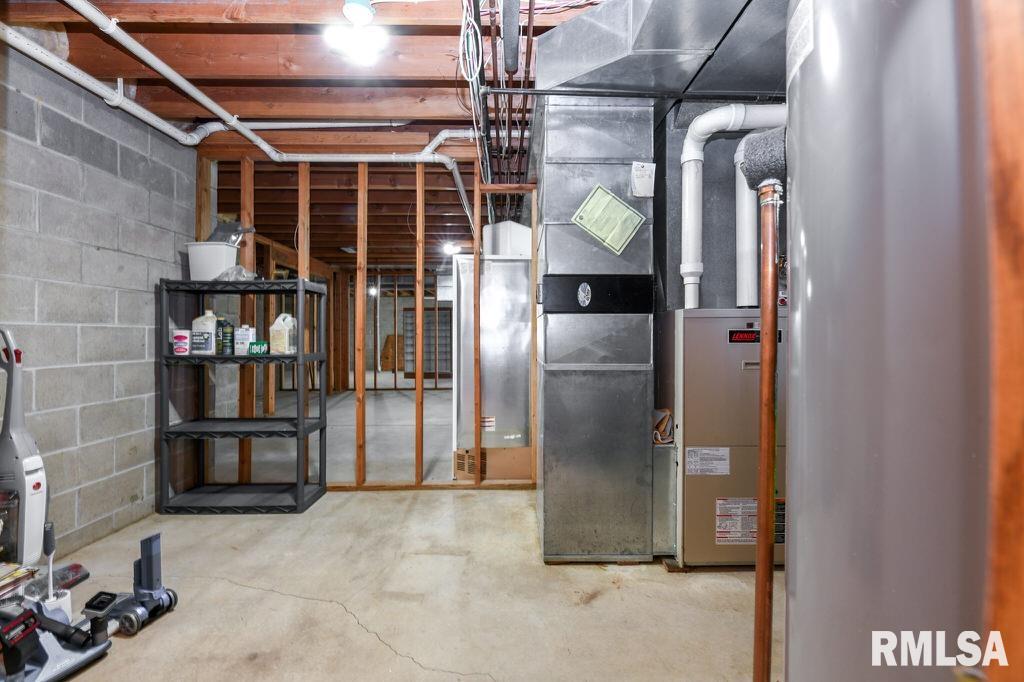 2000 Susan Hope Drive, Pekin, Illinois image 32