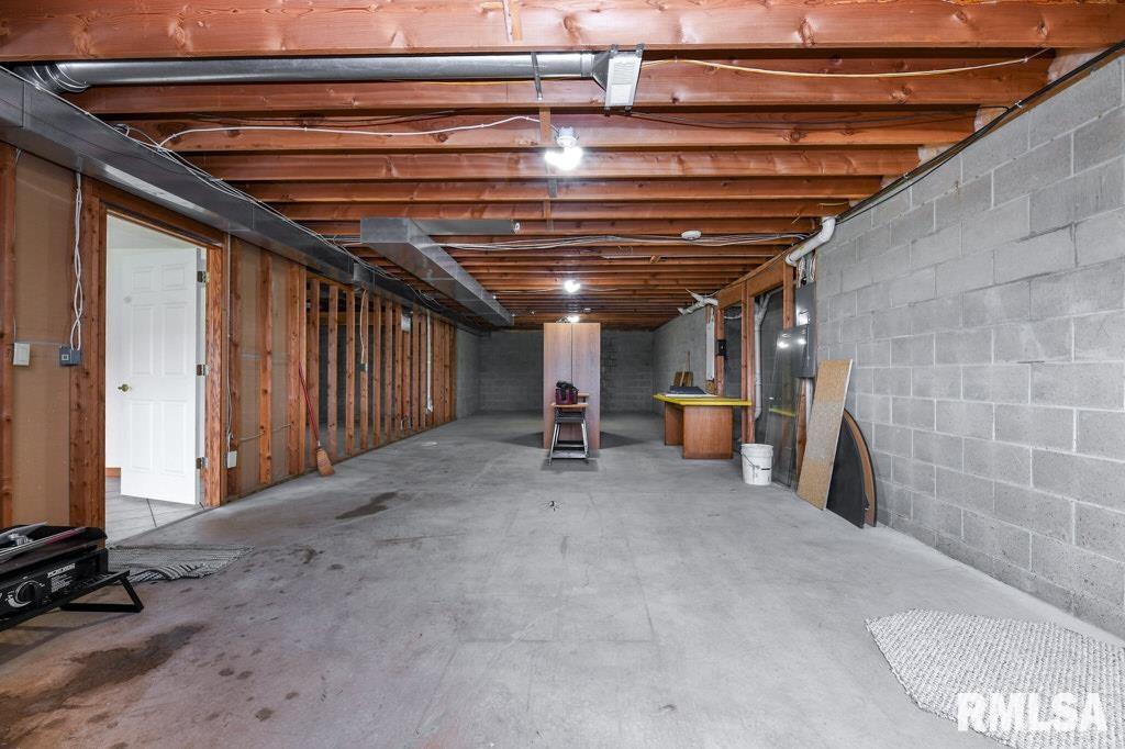 2000 Susan Hope Drive, Pekin, Illinois image 31